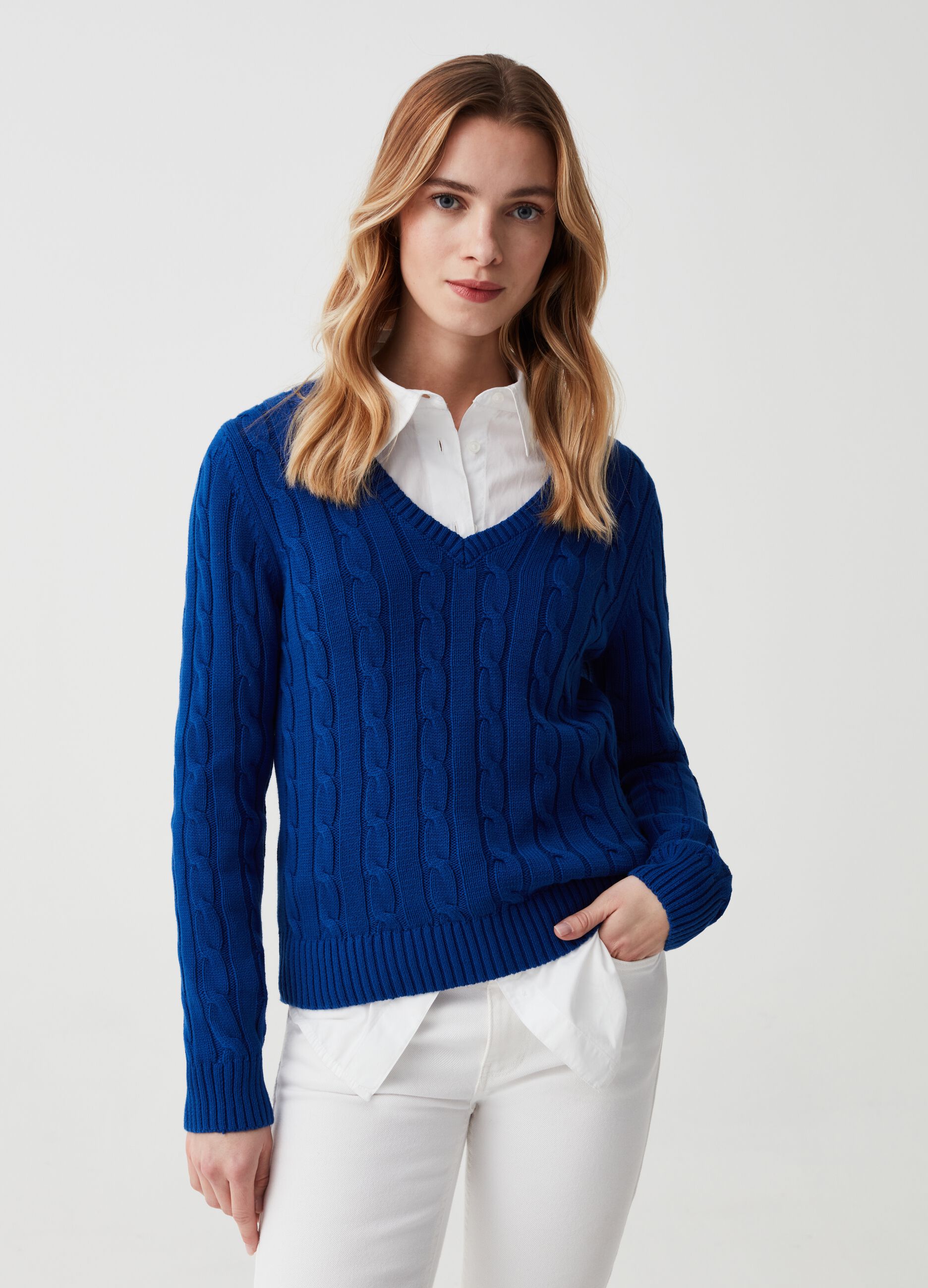 Pullover with cable design and V neck