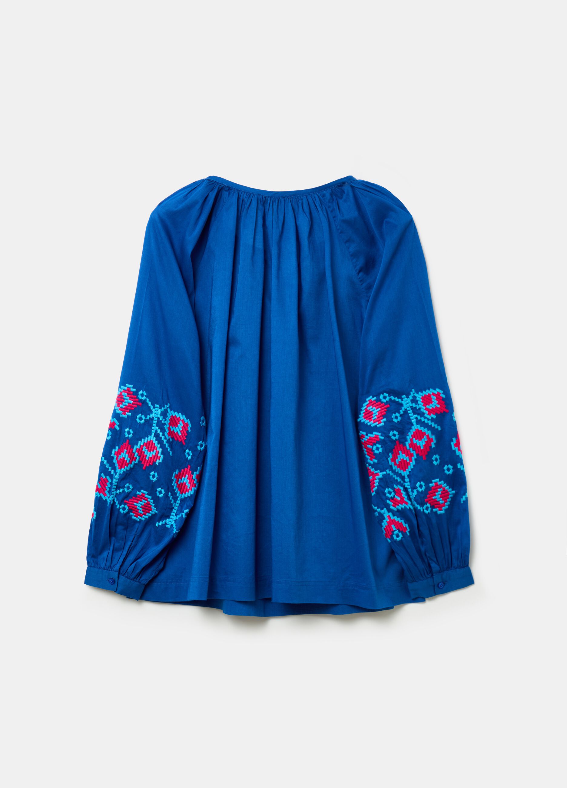 Oversized blouse with ethnic embroidery and tassels_4