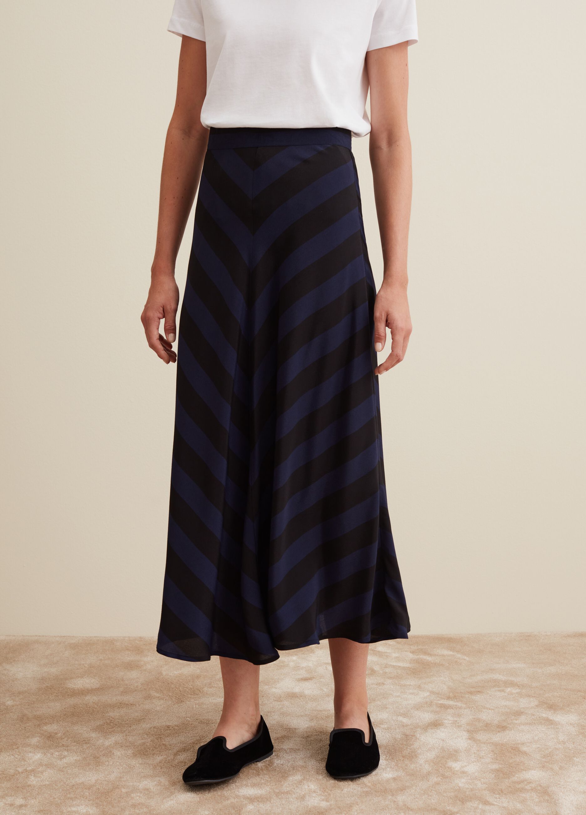 Satin viscose midi skirt with diagonal stripes_1