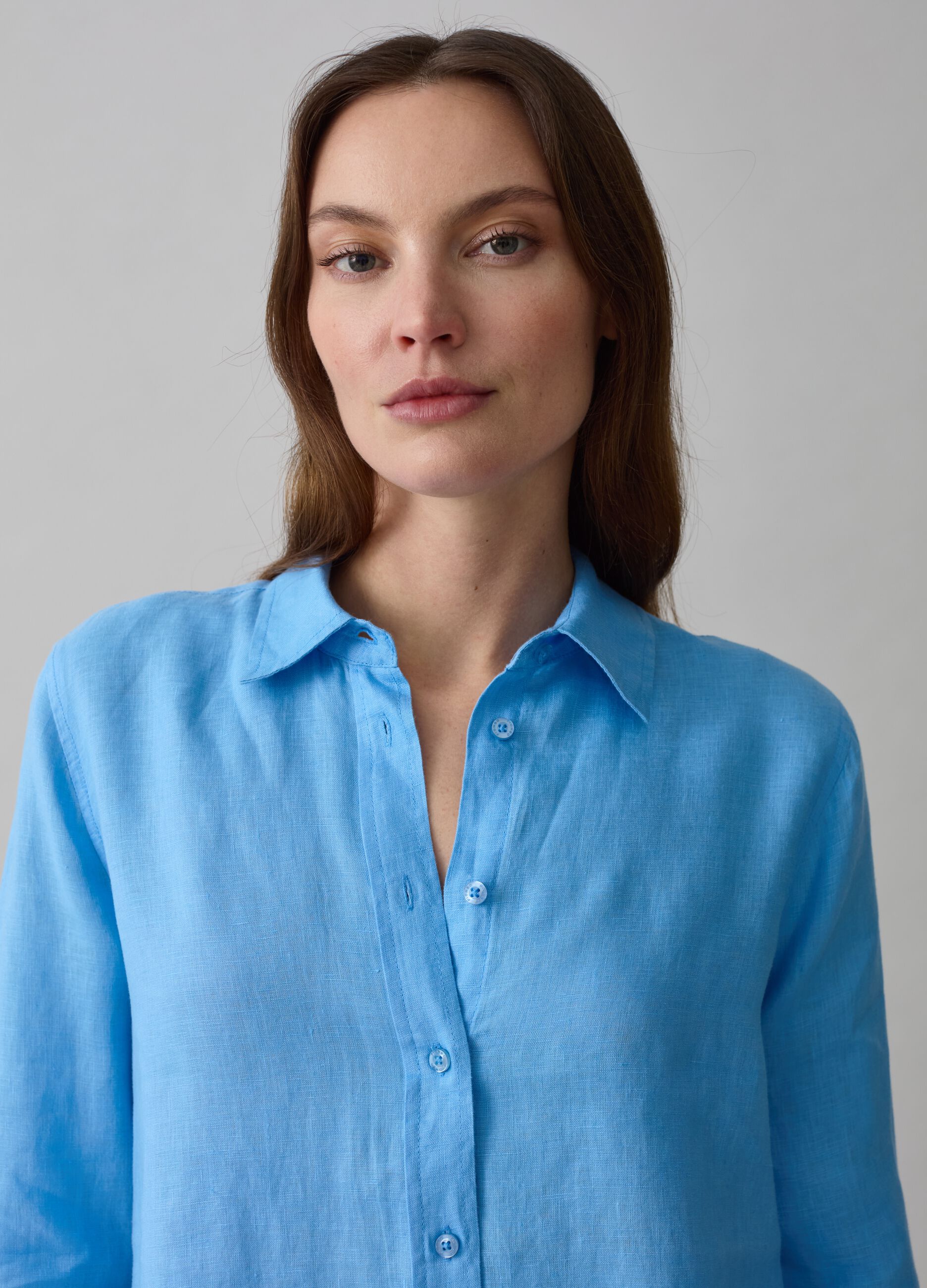 Relaxed-fit shirt in solid colour linen