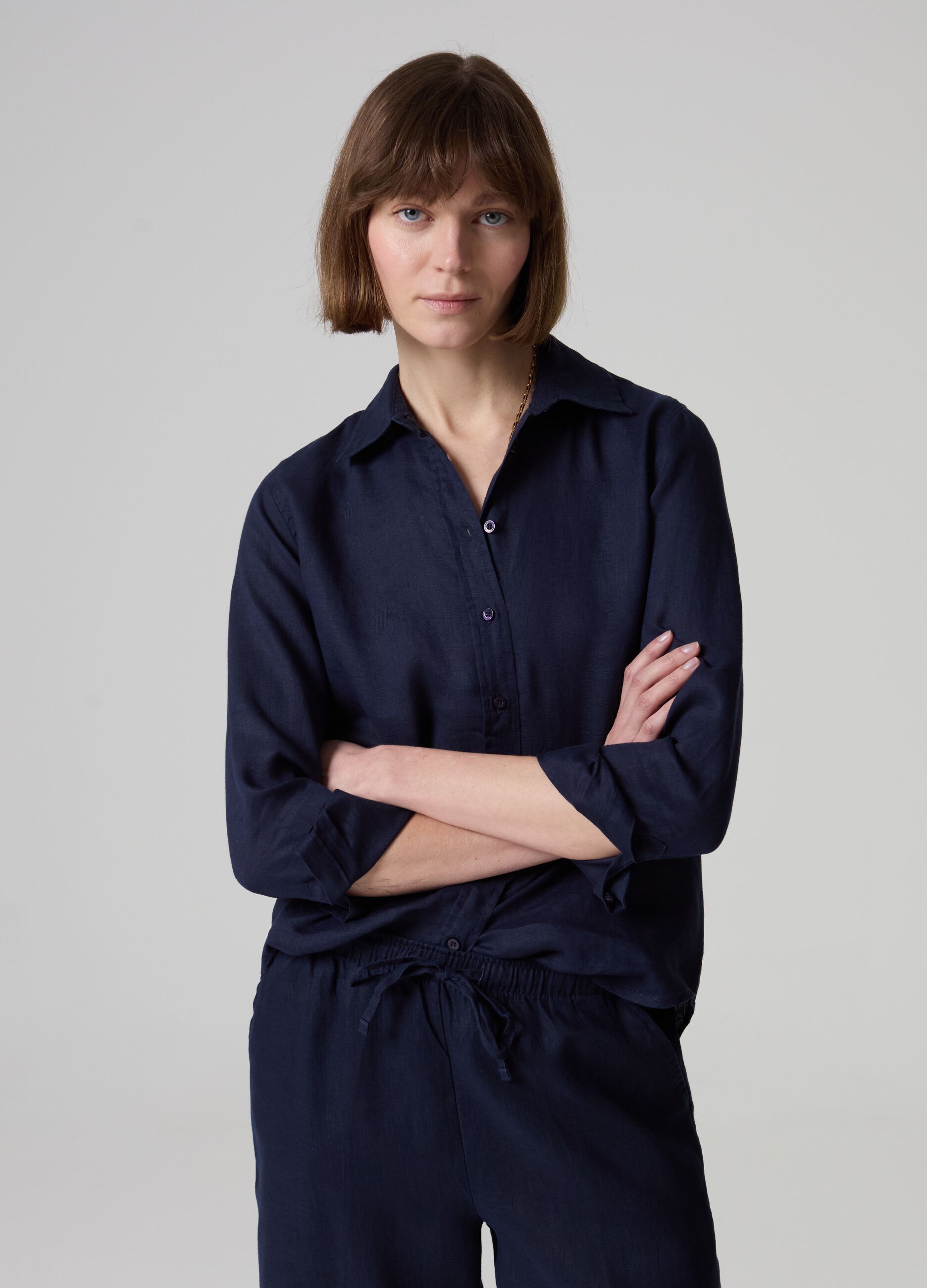 Relaxed-fit shirt in solid colour linen_0