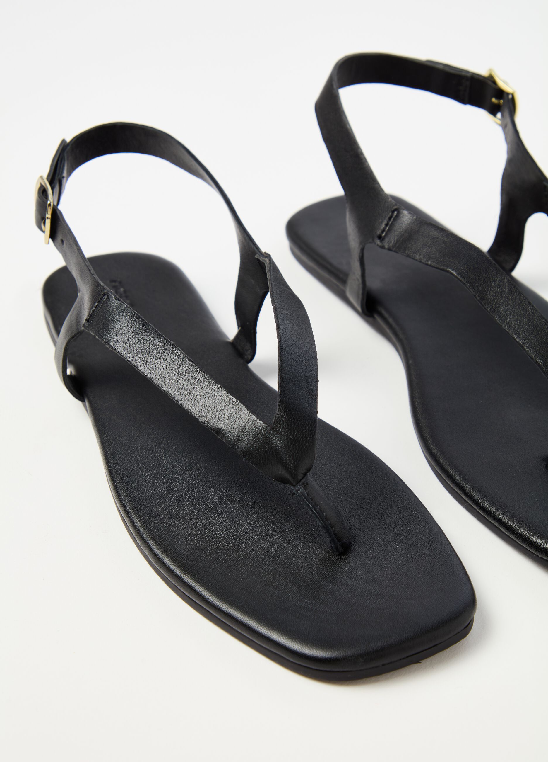 Contemporary thong sandals in leather_2