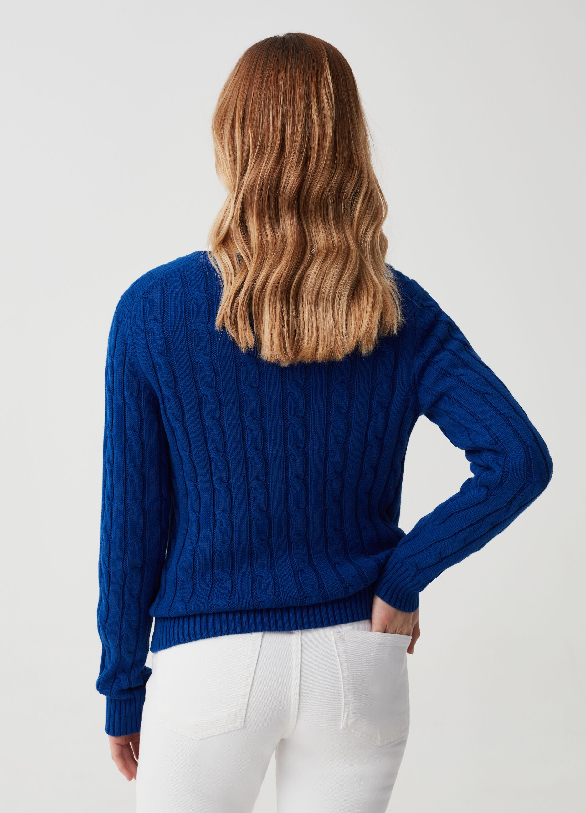 Pullover with cable design and V neck_3