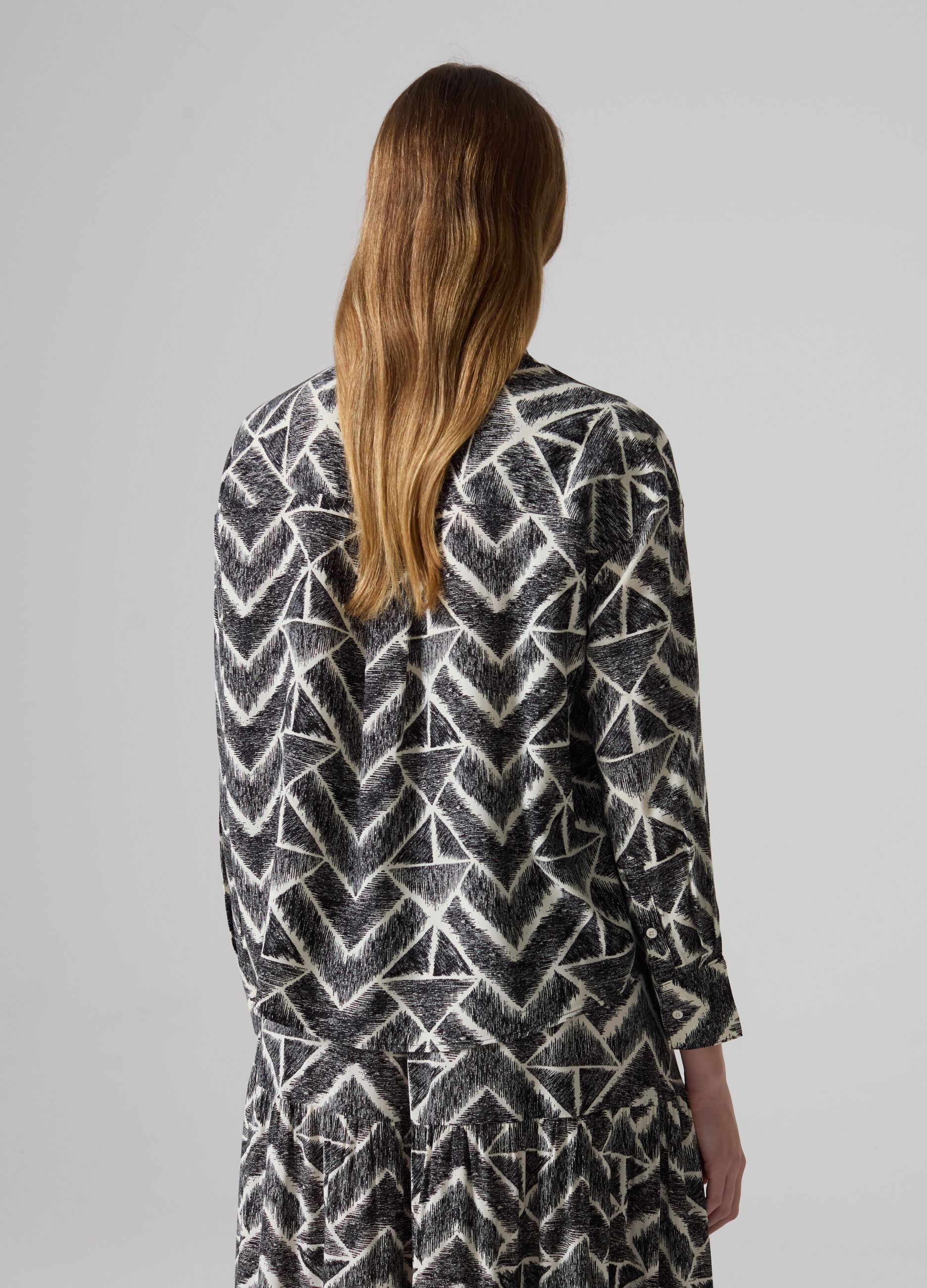 Viscose shirt with geometric motif