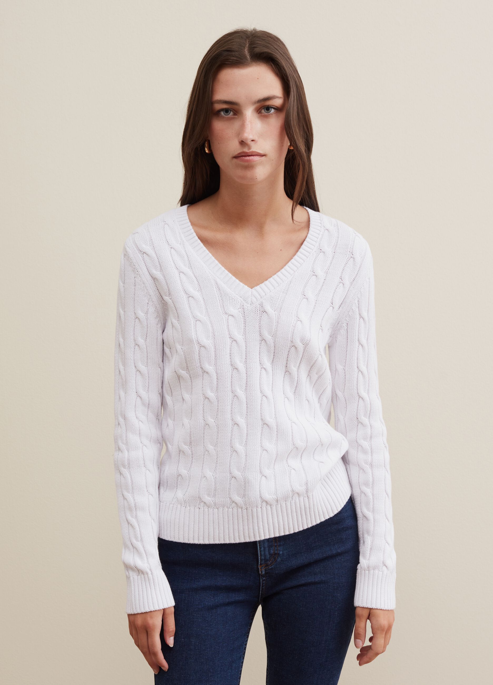 Pullover with cable design and V neck