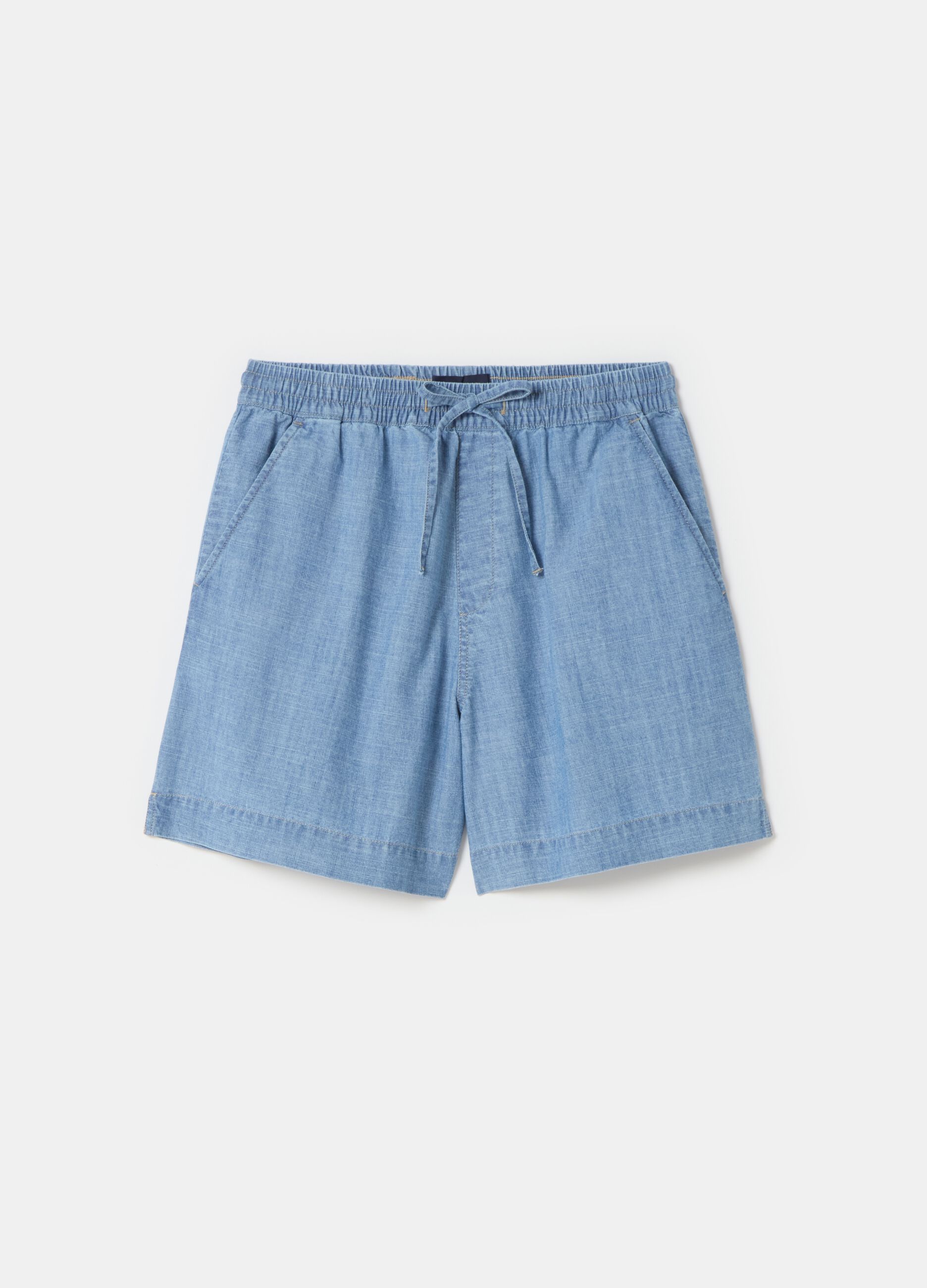 Fluid denim shorts with pockets_3