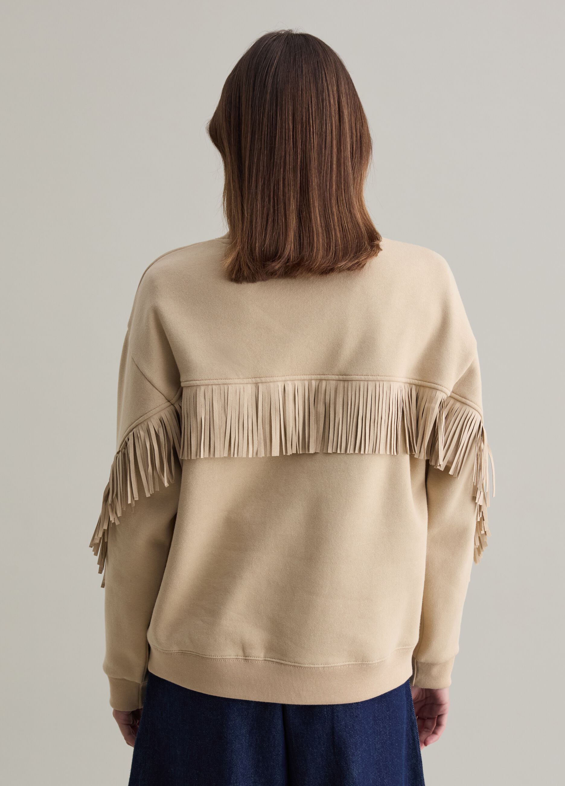 Oversized sweatshirt with fringing_2