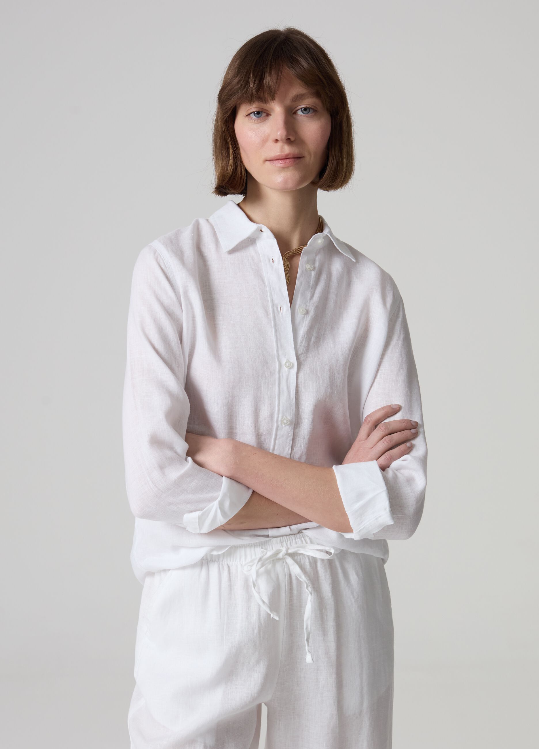 Relaxed-fit shirt in solid colour linen_0