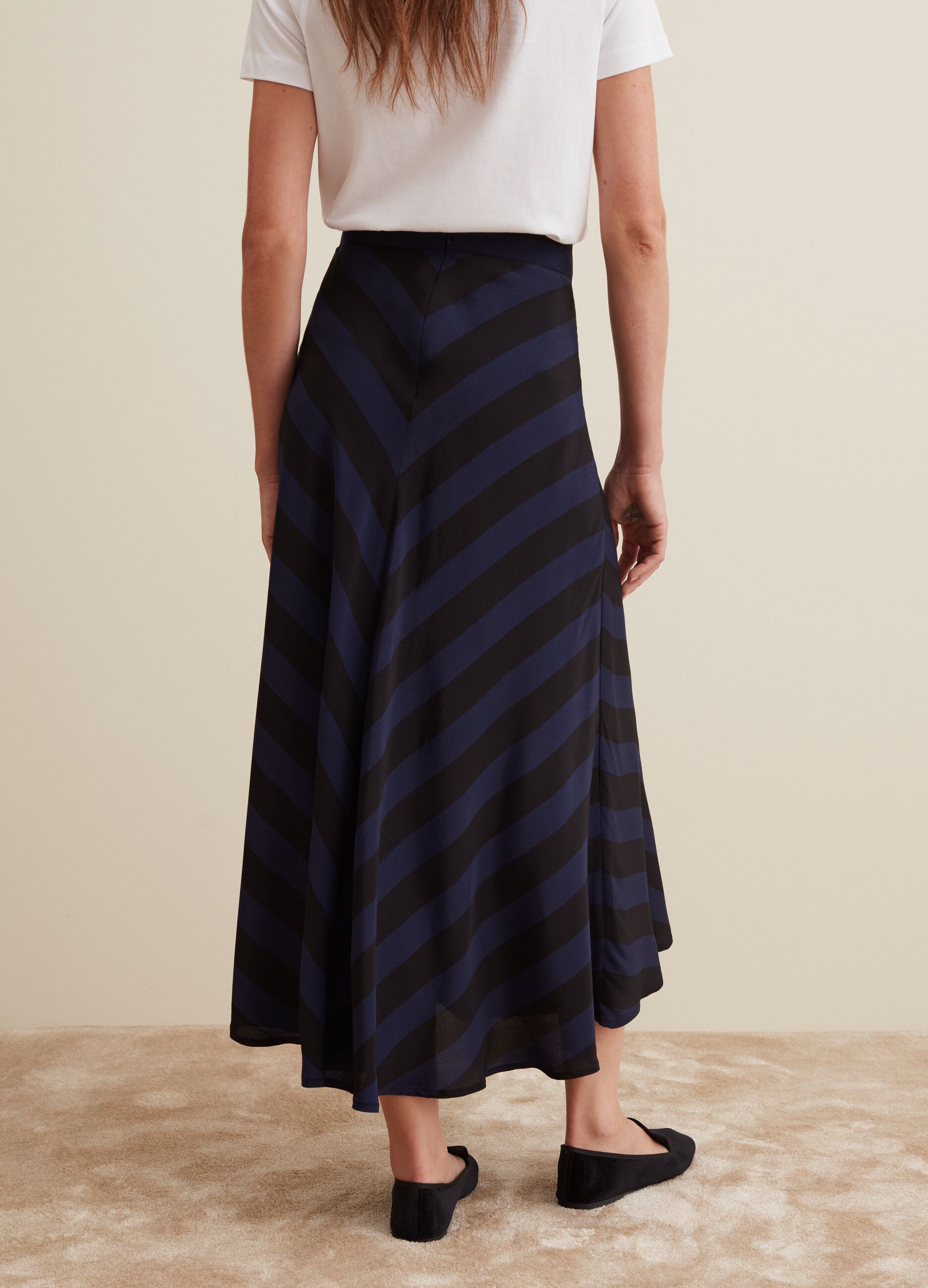 Satin viscose midi skirt with diagonal stripes_2