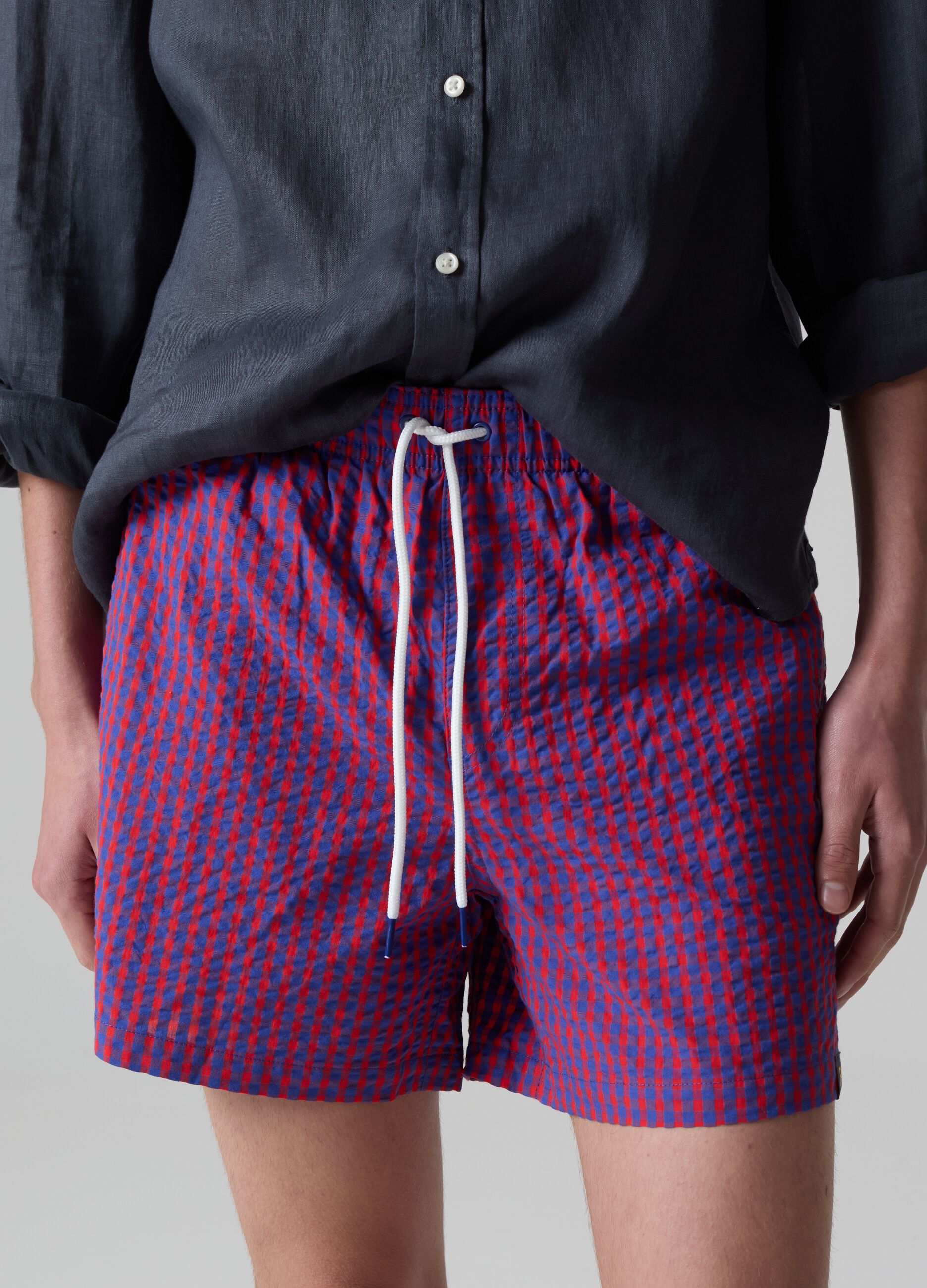 Bermuda swim shorts in gingham seersucker_1