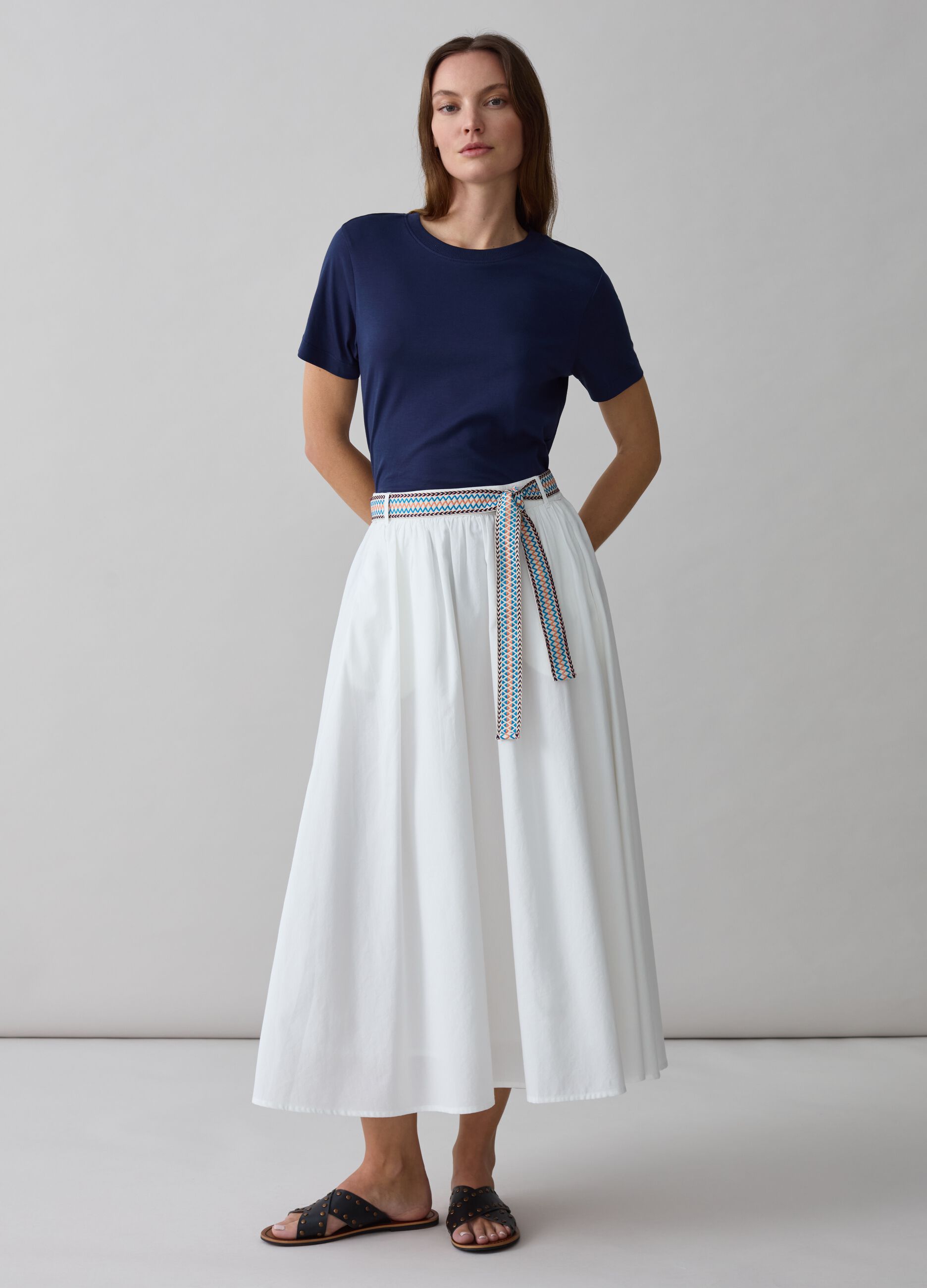 Long skirt with ethnic belt_0