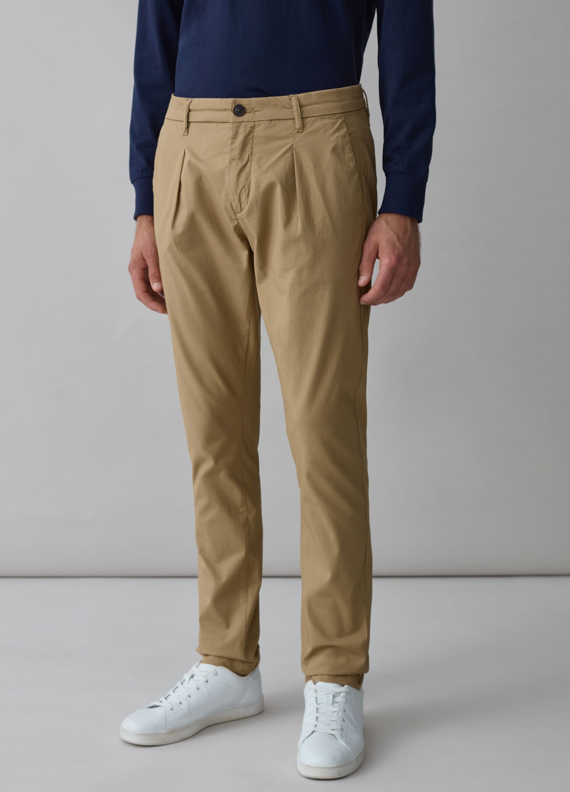 Chino trousers with ripstop weave_1