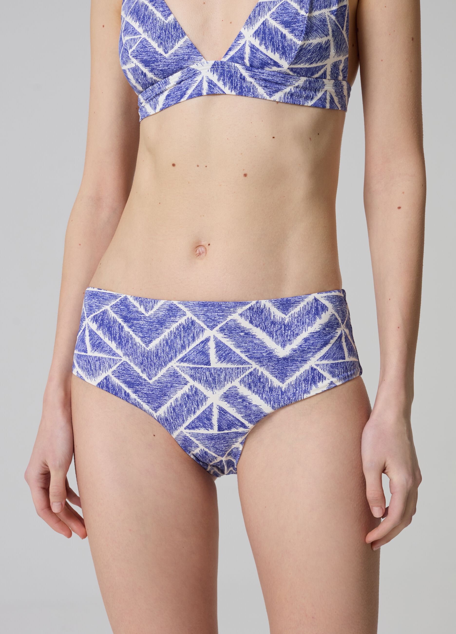 High-waist bikini bottoms with geometric print_1