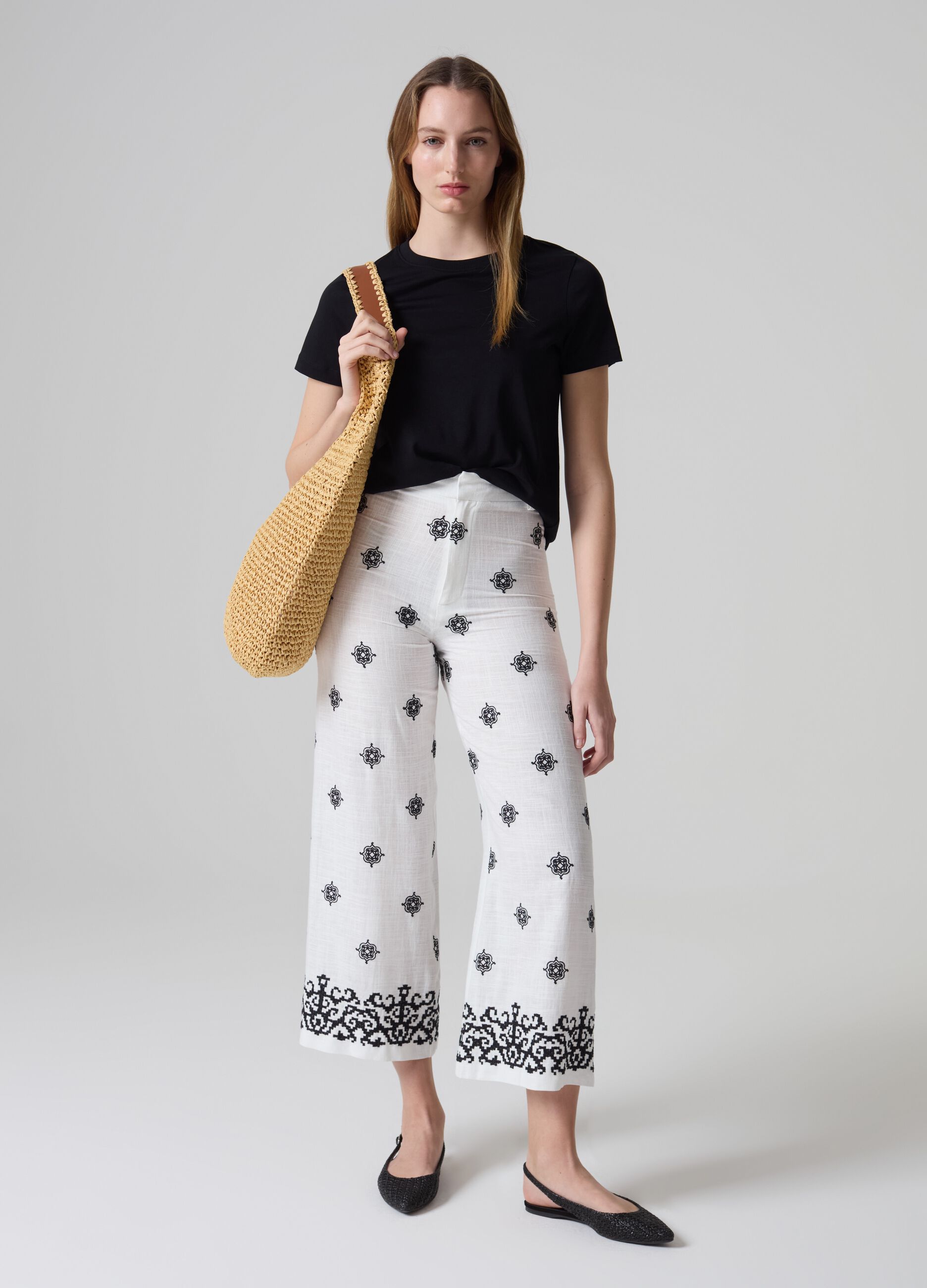 Wide-leg trousers with ethnic embroidery