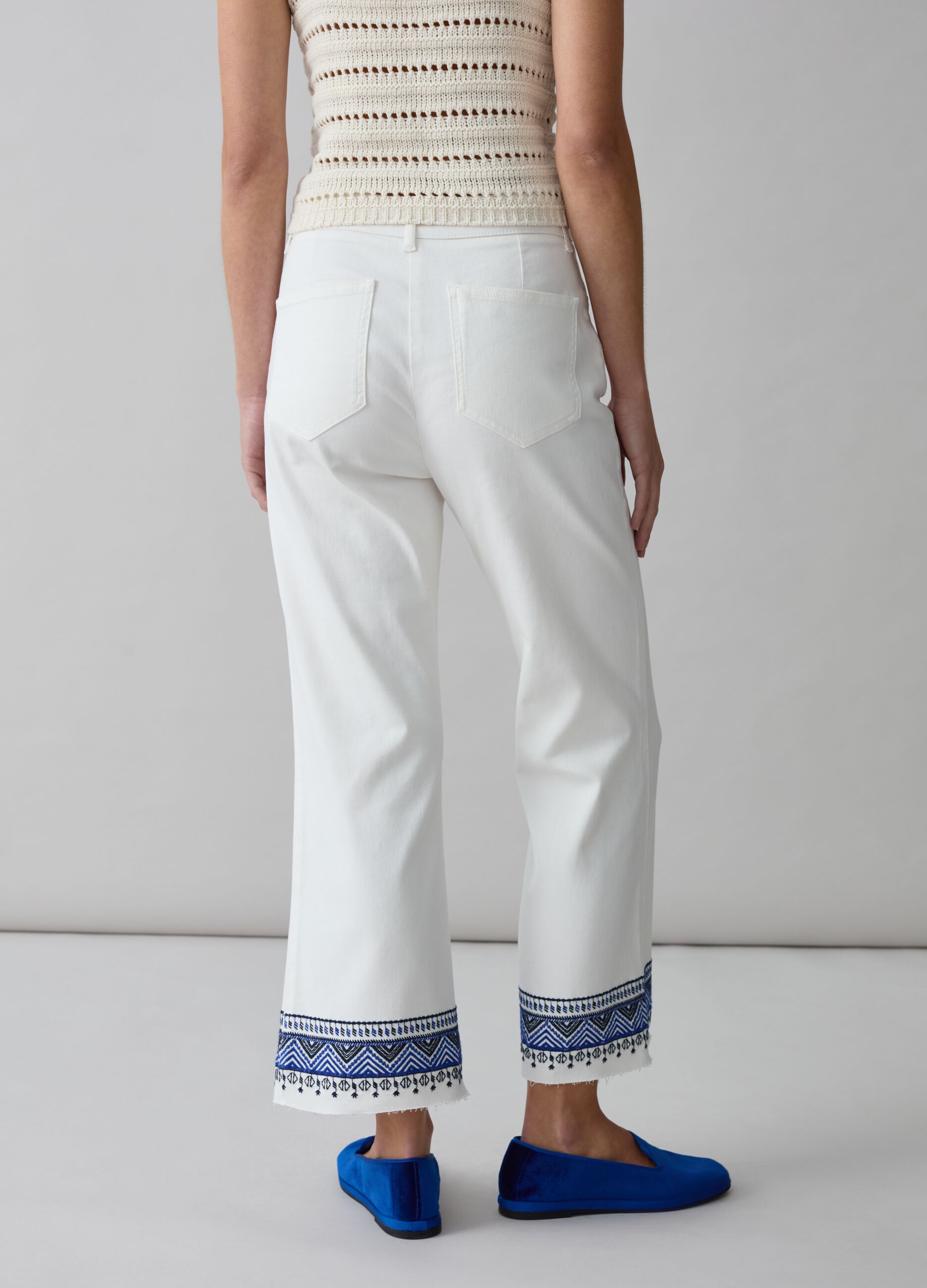 Wide-leg jeans with ethnic embroidery_2