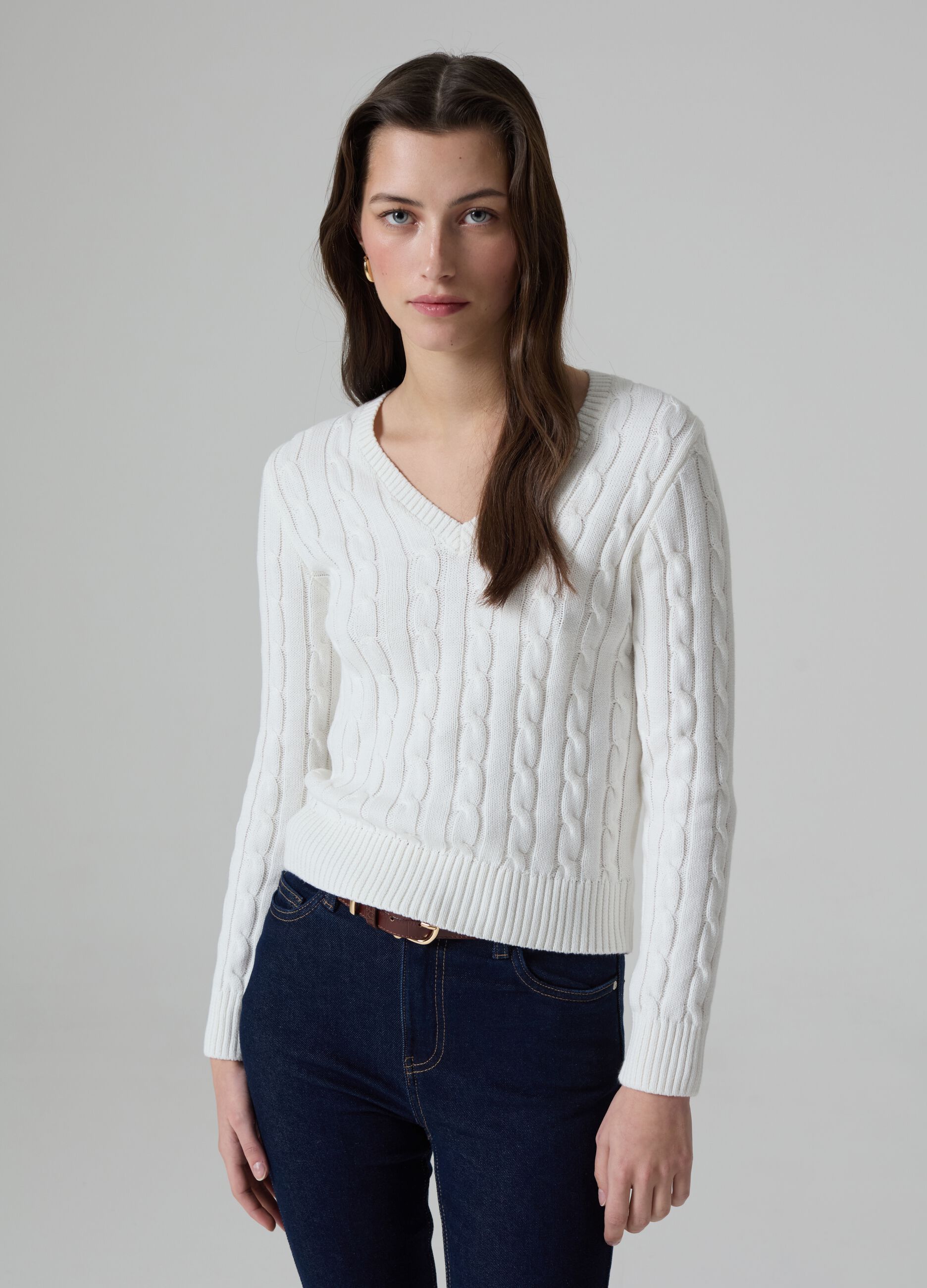 Pullover with cable design and V neck_0