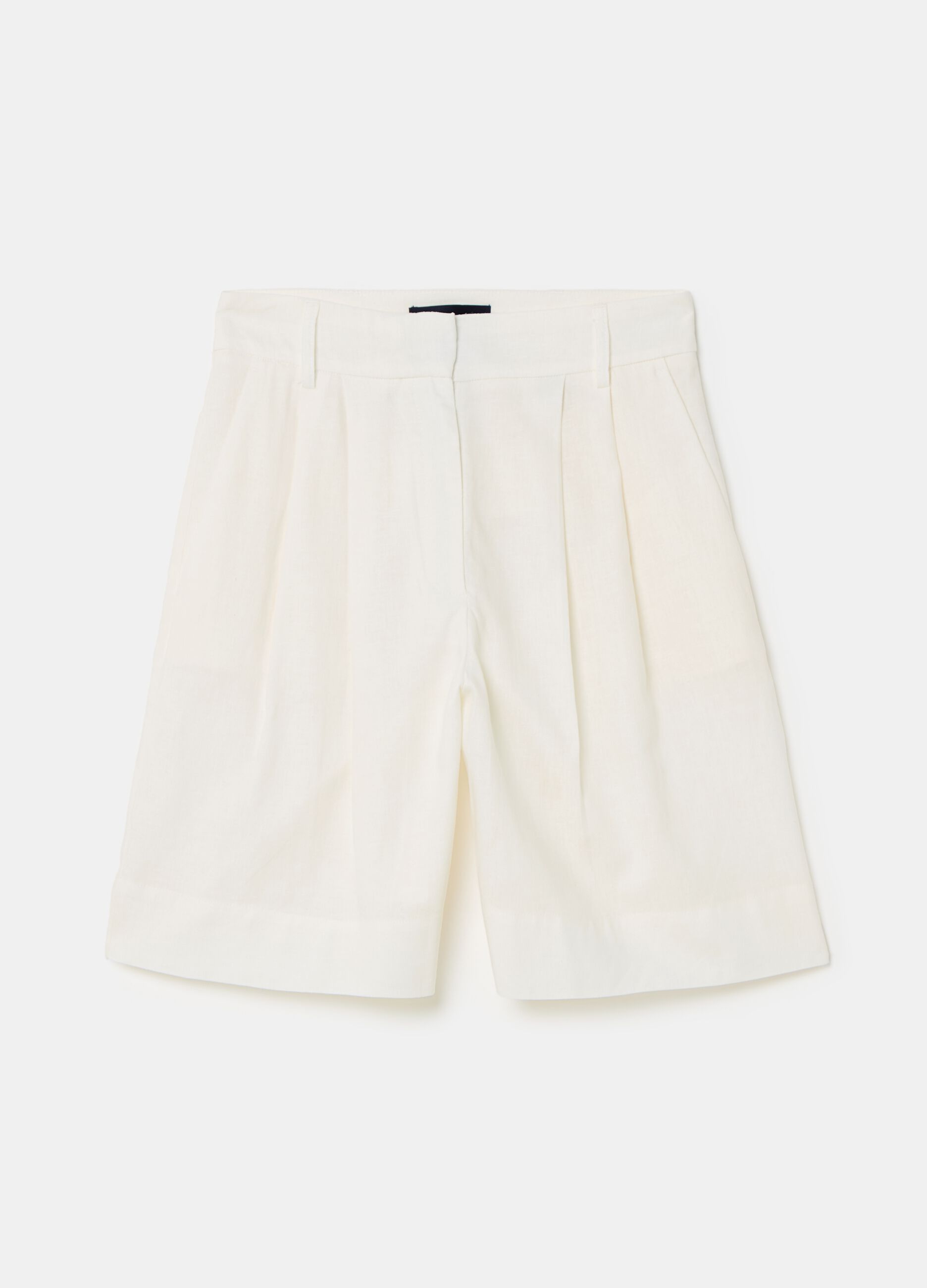 Contemporary shorts with pleating