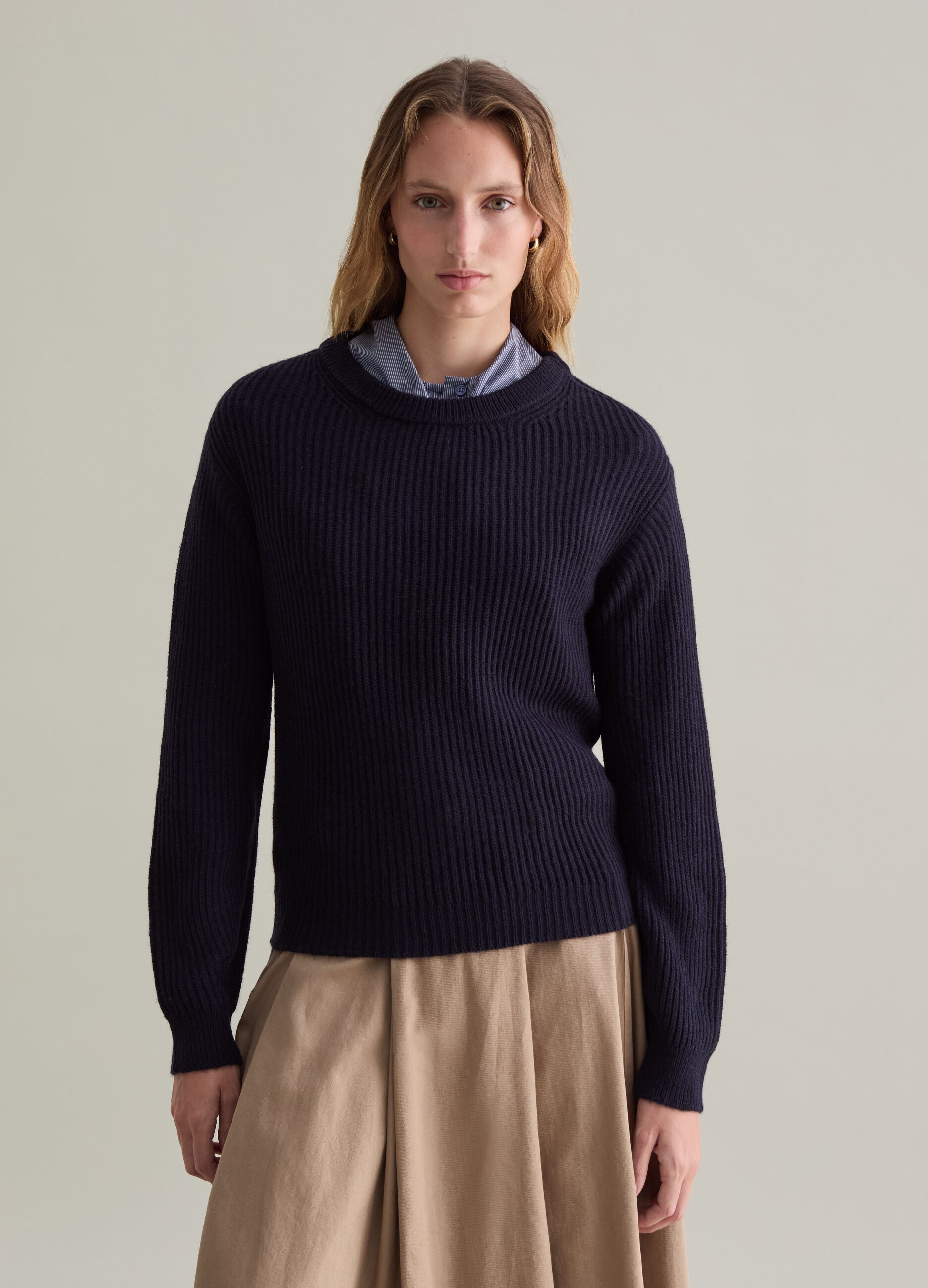 Ribbed pullover with round neckline