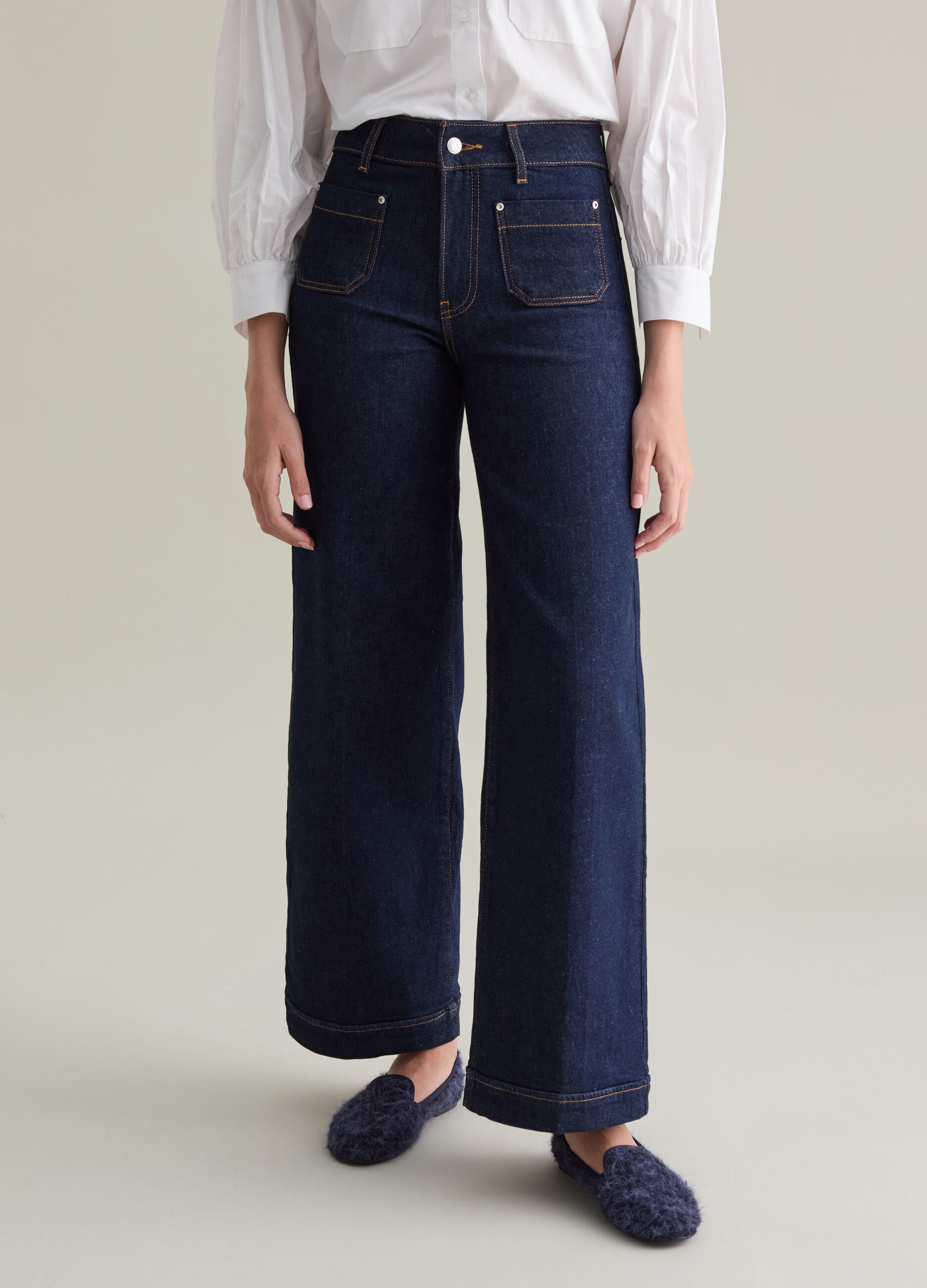 Wide-leg jeans with pockets