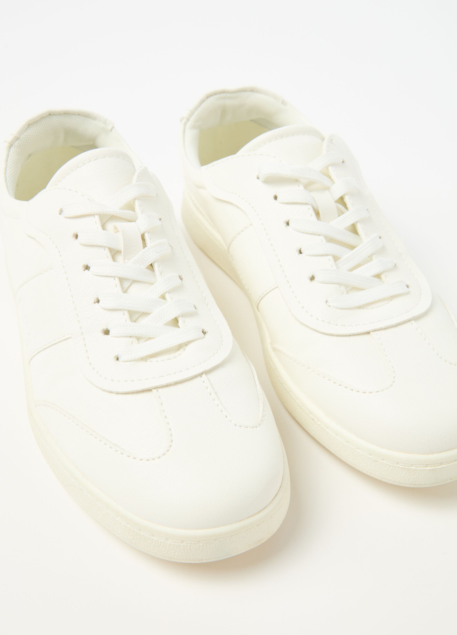 Sneakers with laces_1