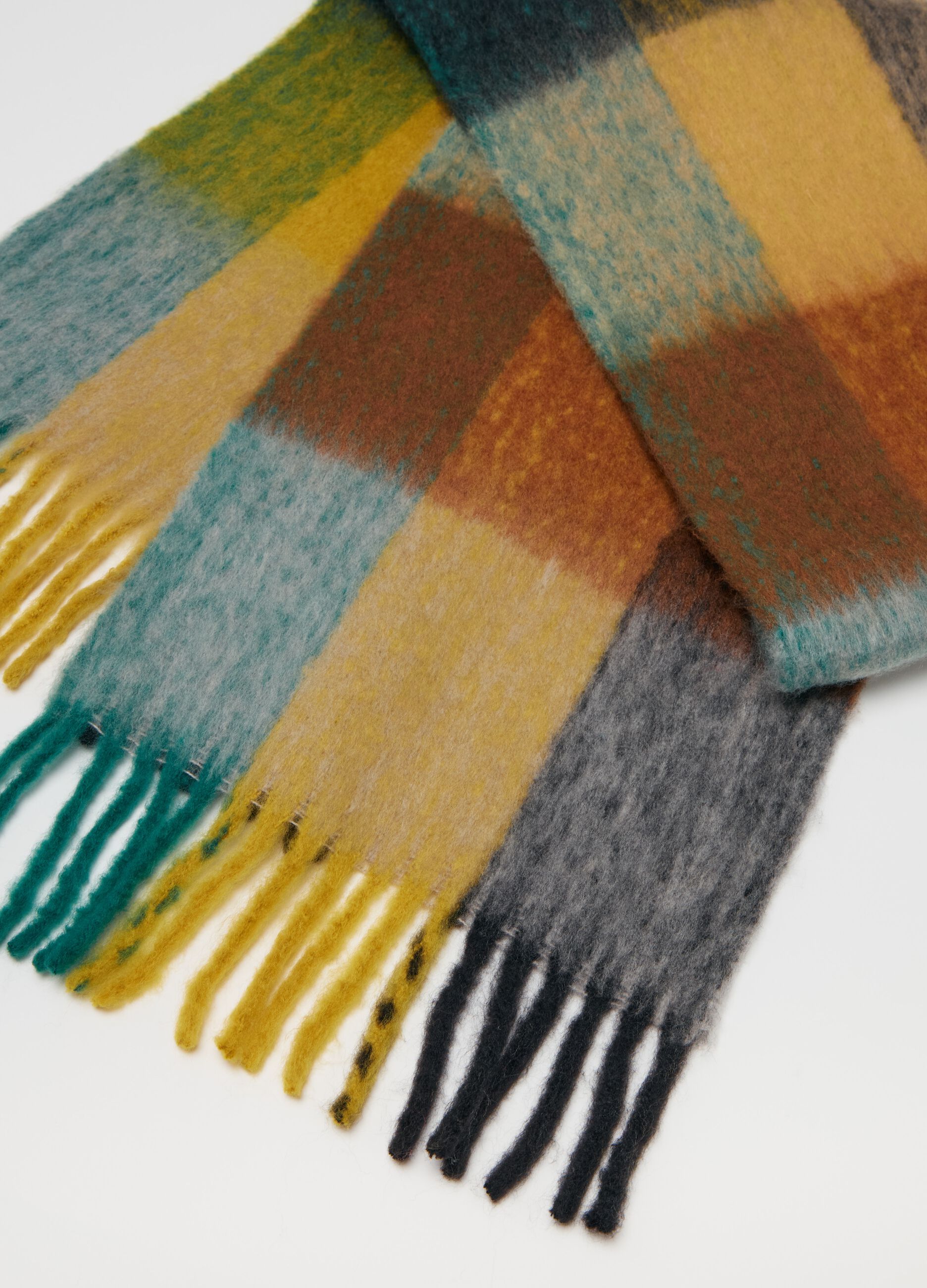 Multicoloured check scarf with fringing_1