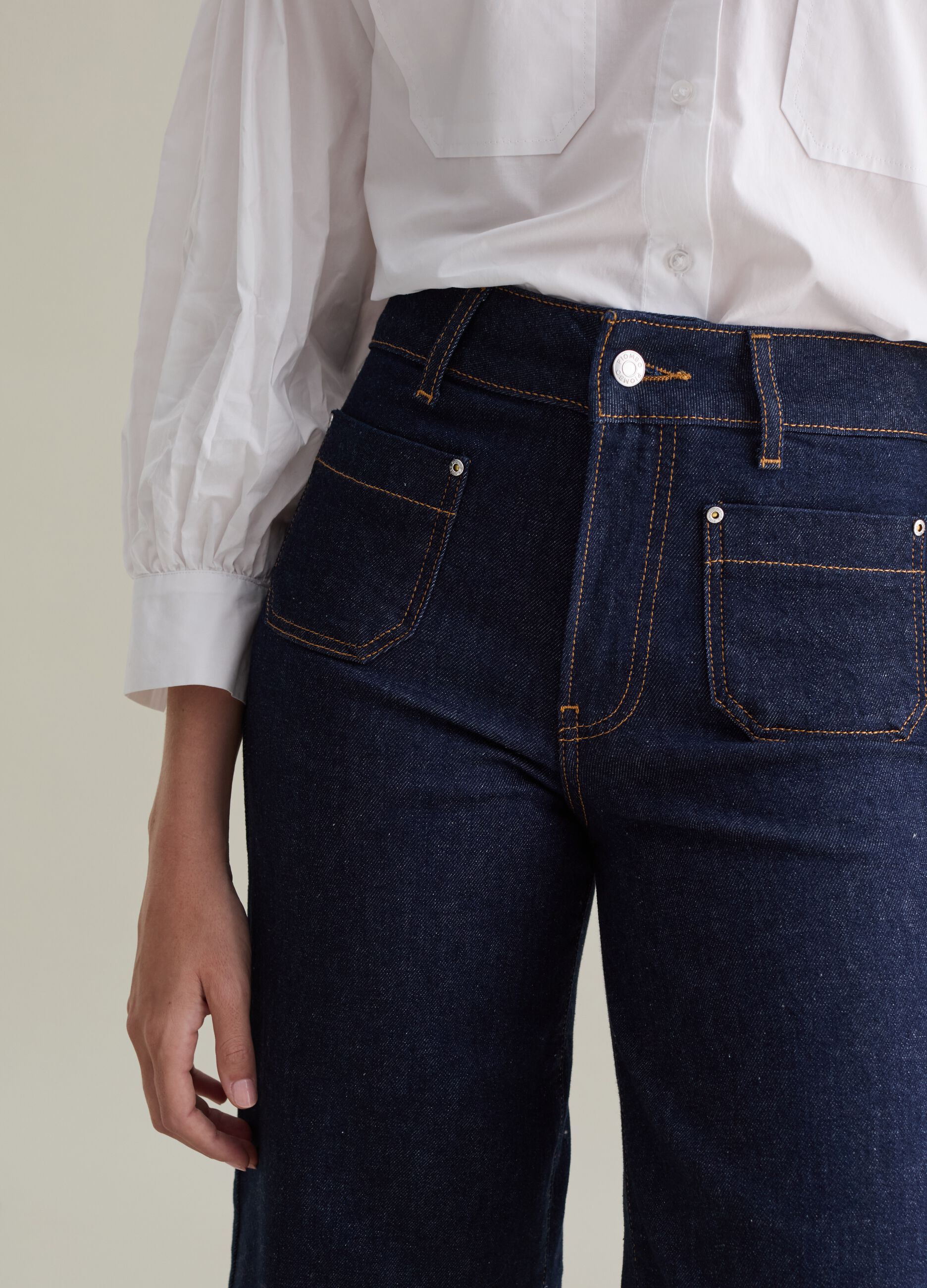 Wide-leg jeans with pockets_3