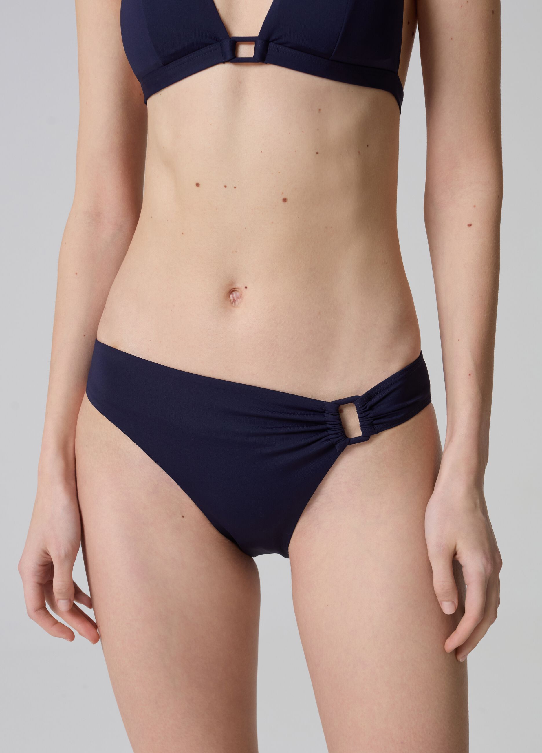 Bikini bottoms with buckle