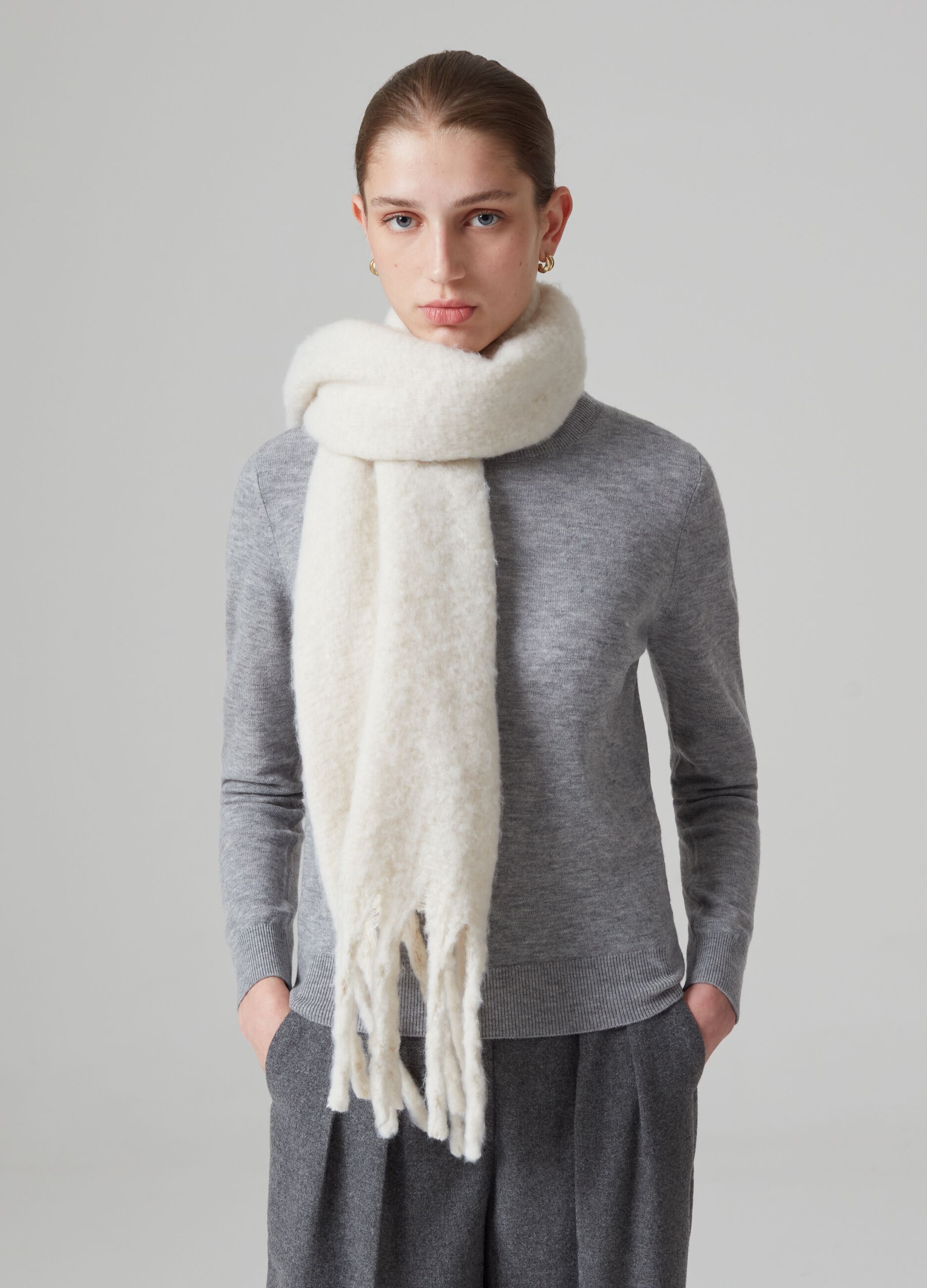 Wool top with round neck_1