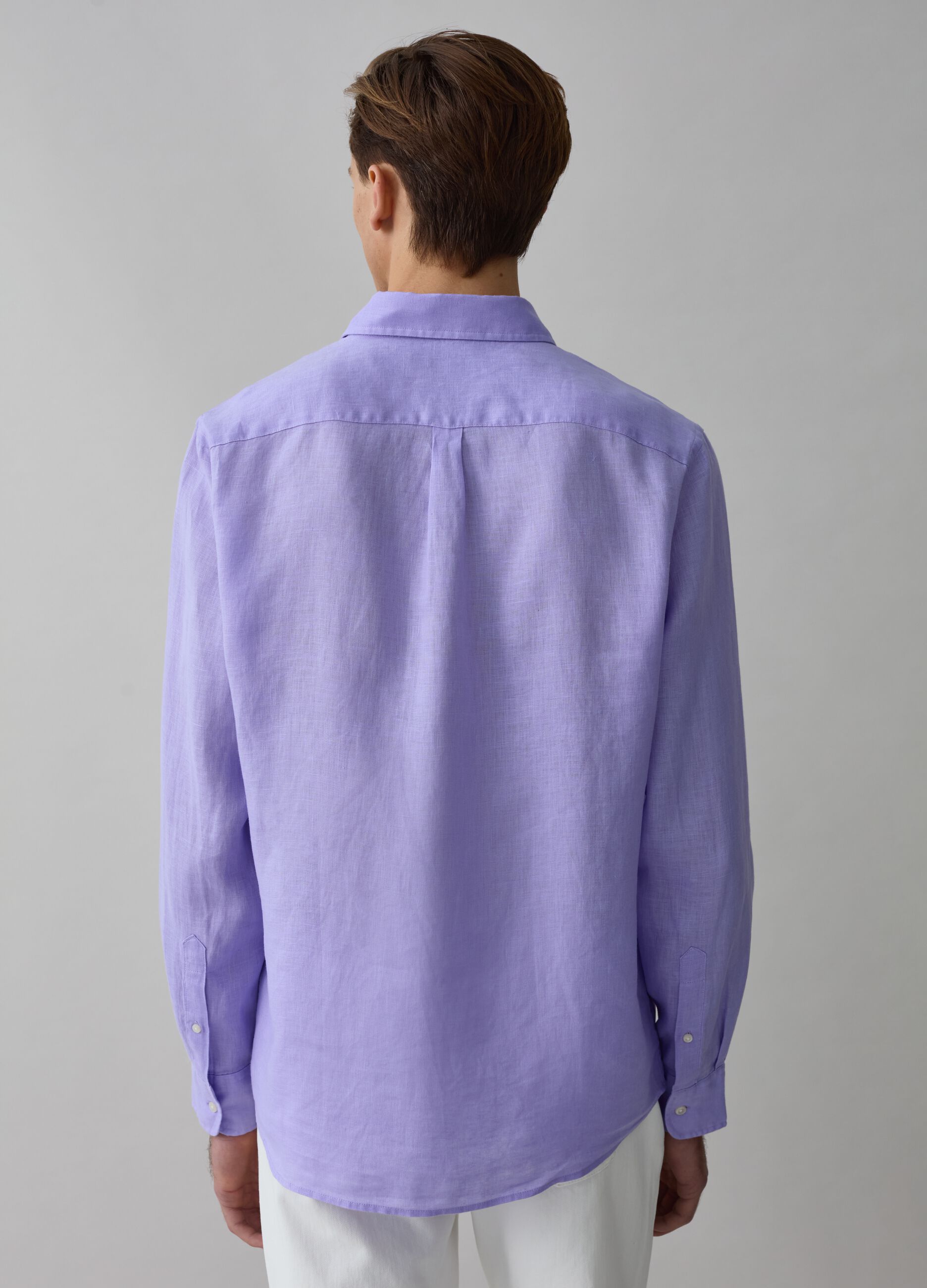 Regular-fit shirt with button-down collar in linen_2