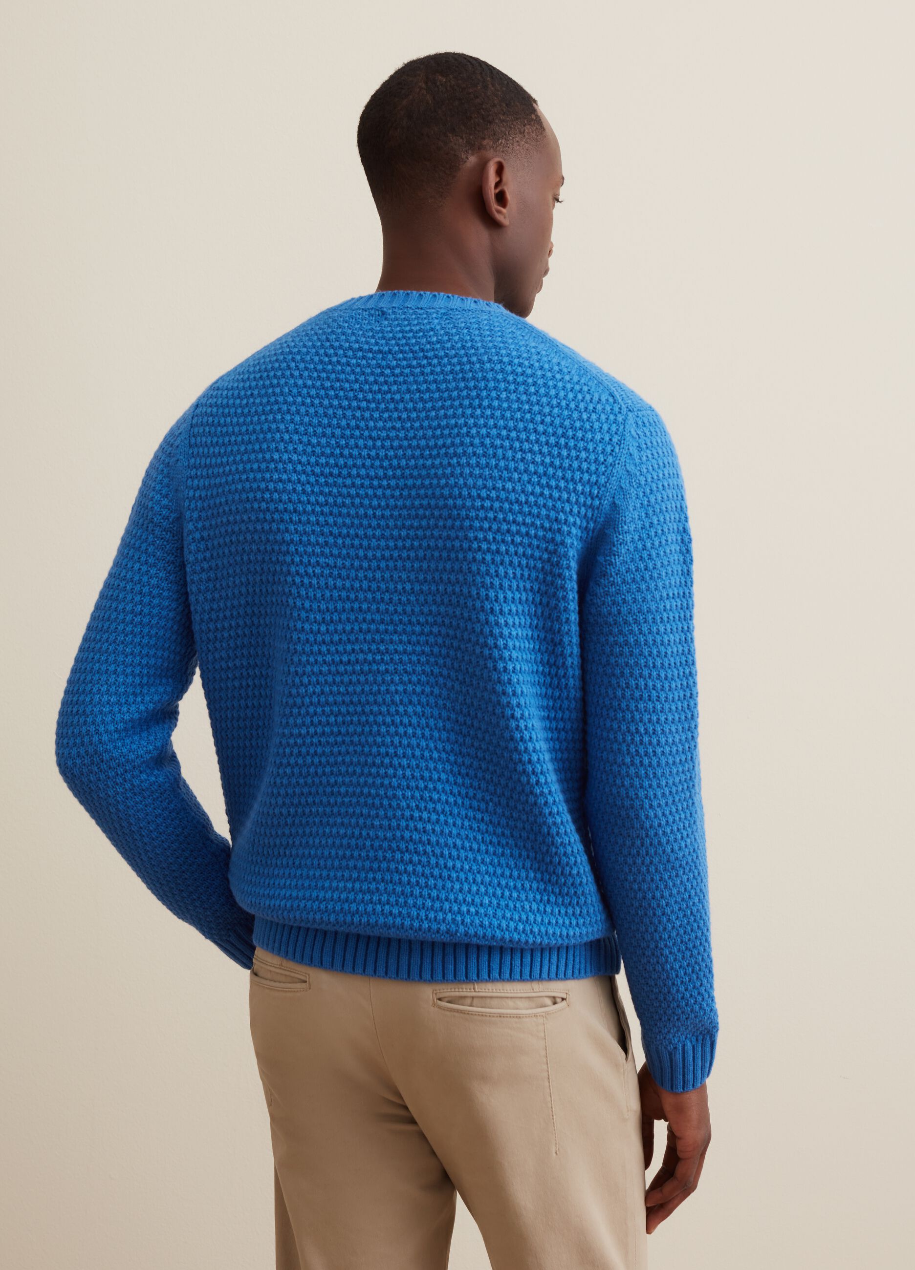 Pullover with round neck