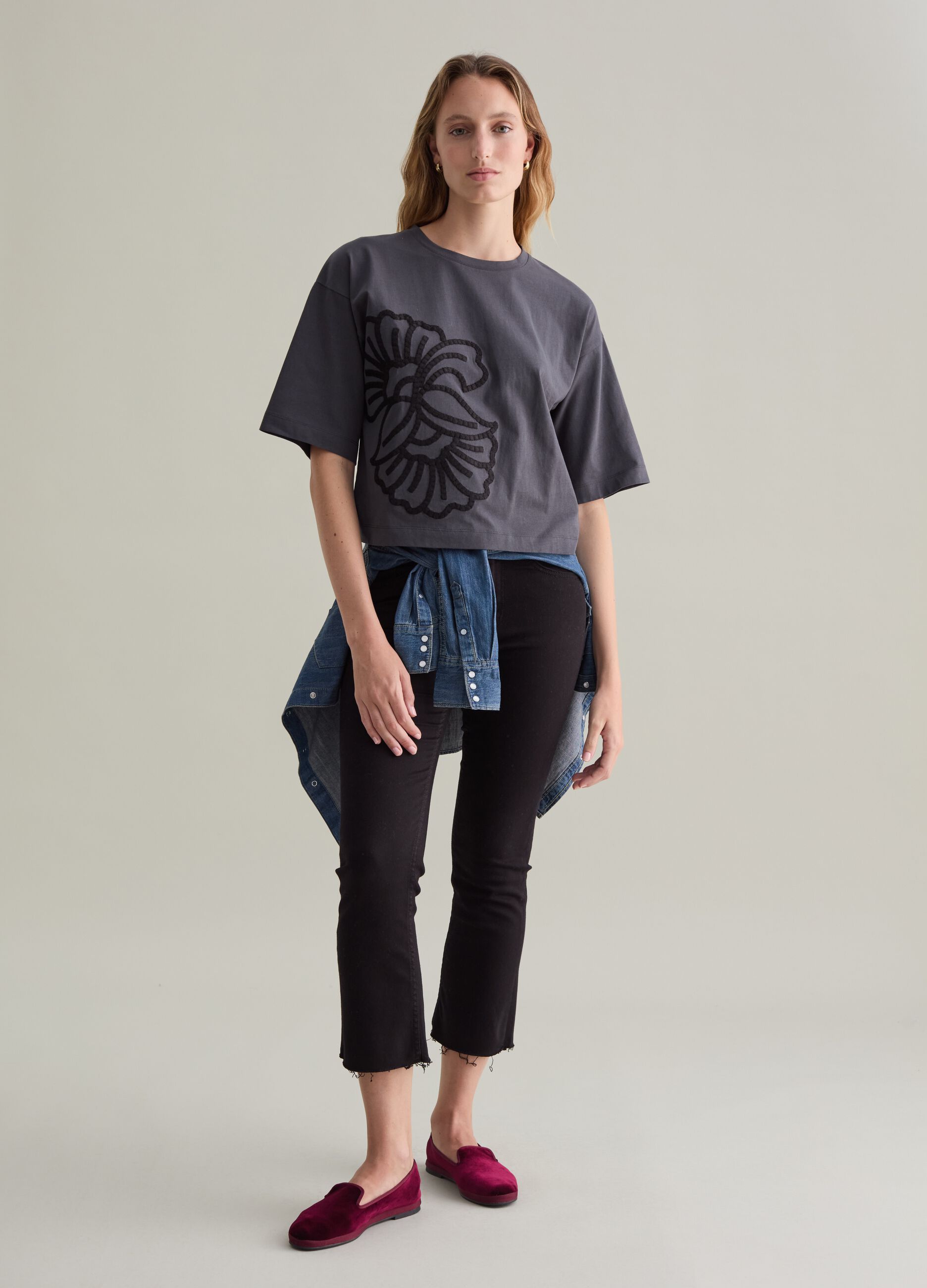 Oversized T-shirt with floral embroidery_0