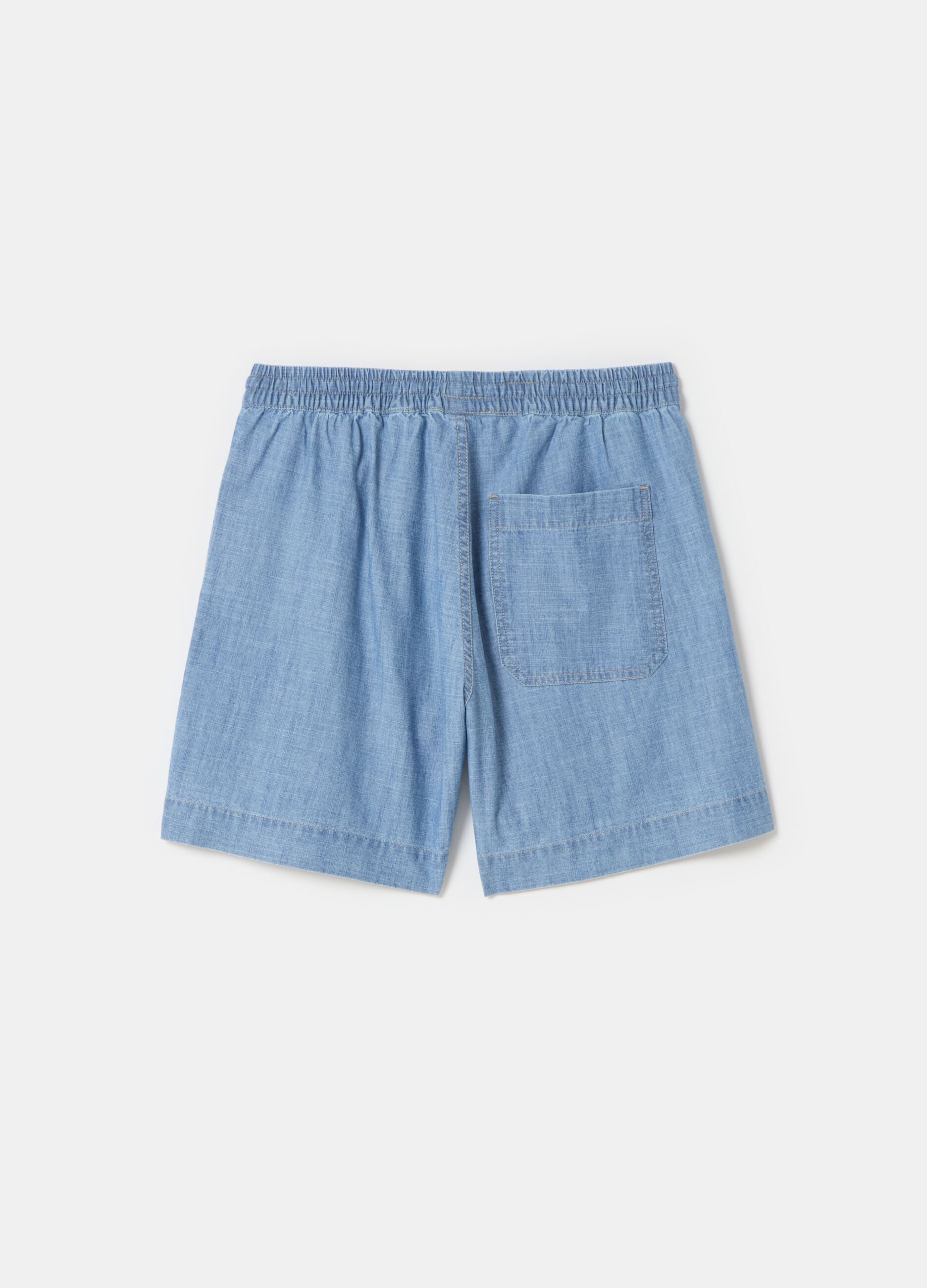 Fluid denim shorts with pockets