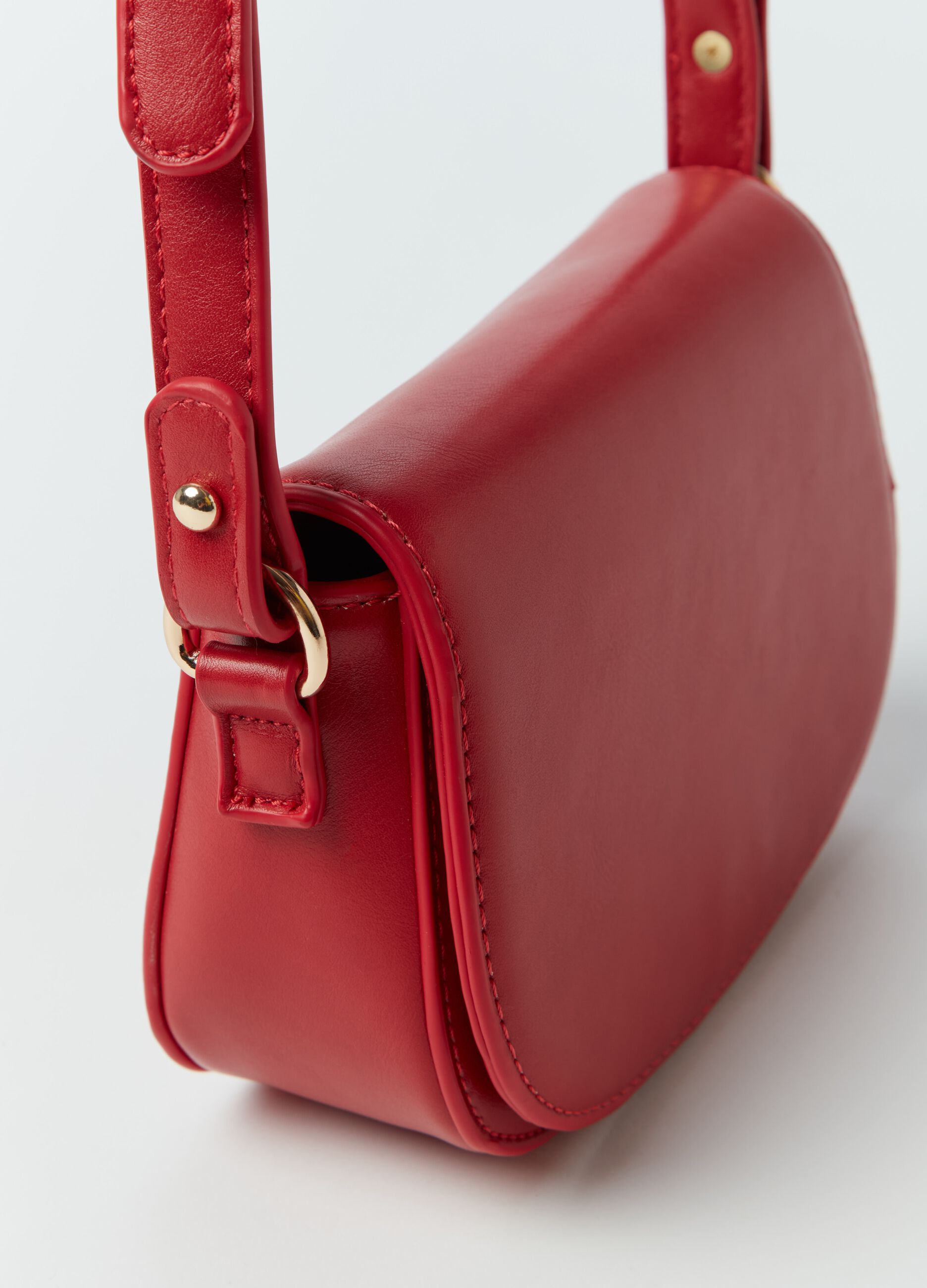 Rounded bag with shoulder strap_2