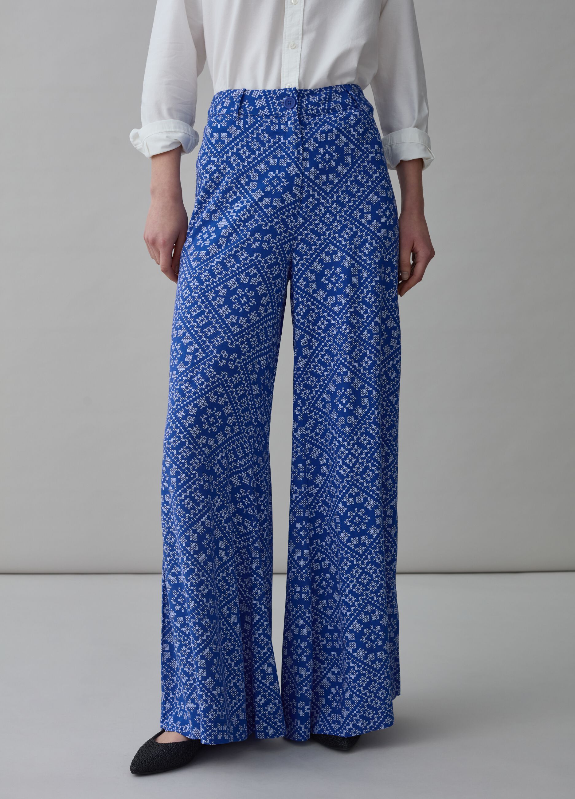 Flare-fit trousers in viscose with print