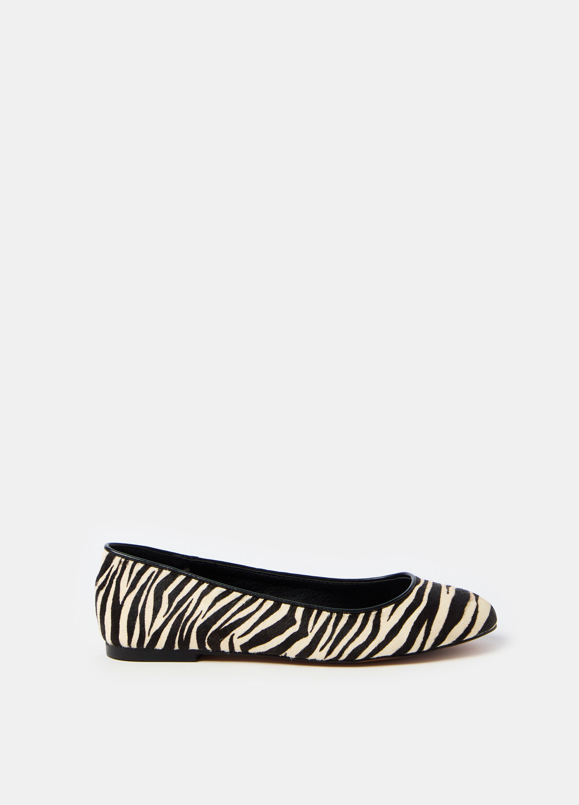 Ballerina flats with zebra pattern