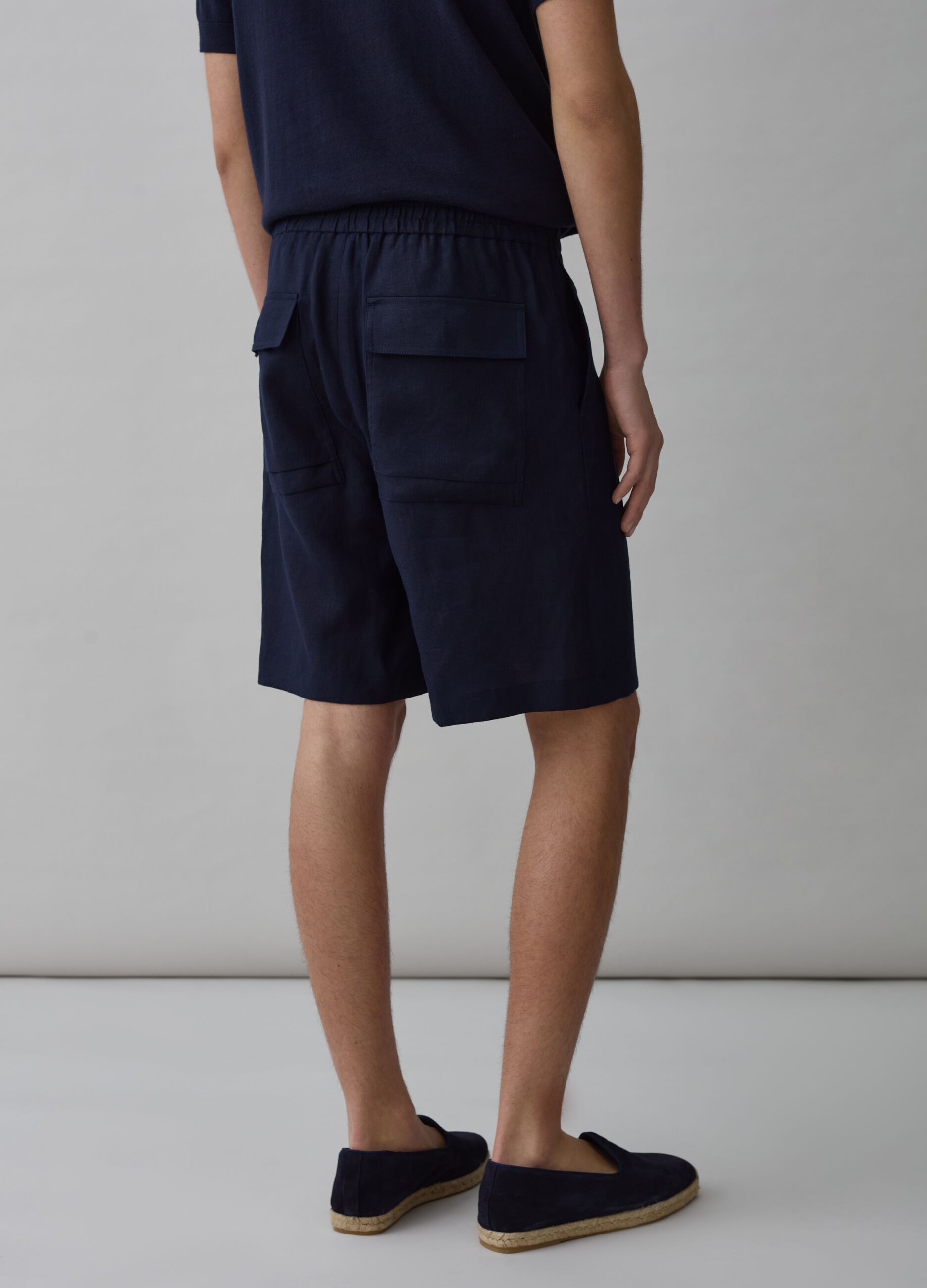 Contemporary Bermuda shorts in linen_2