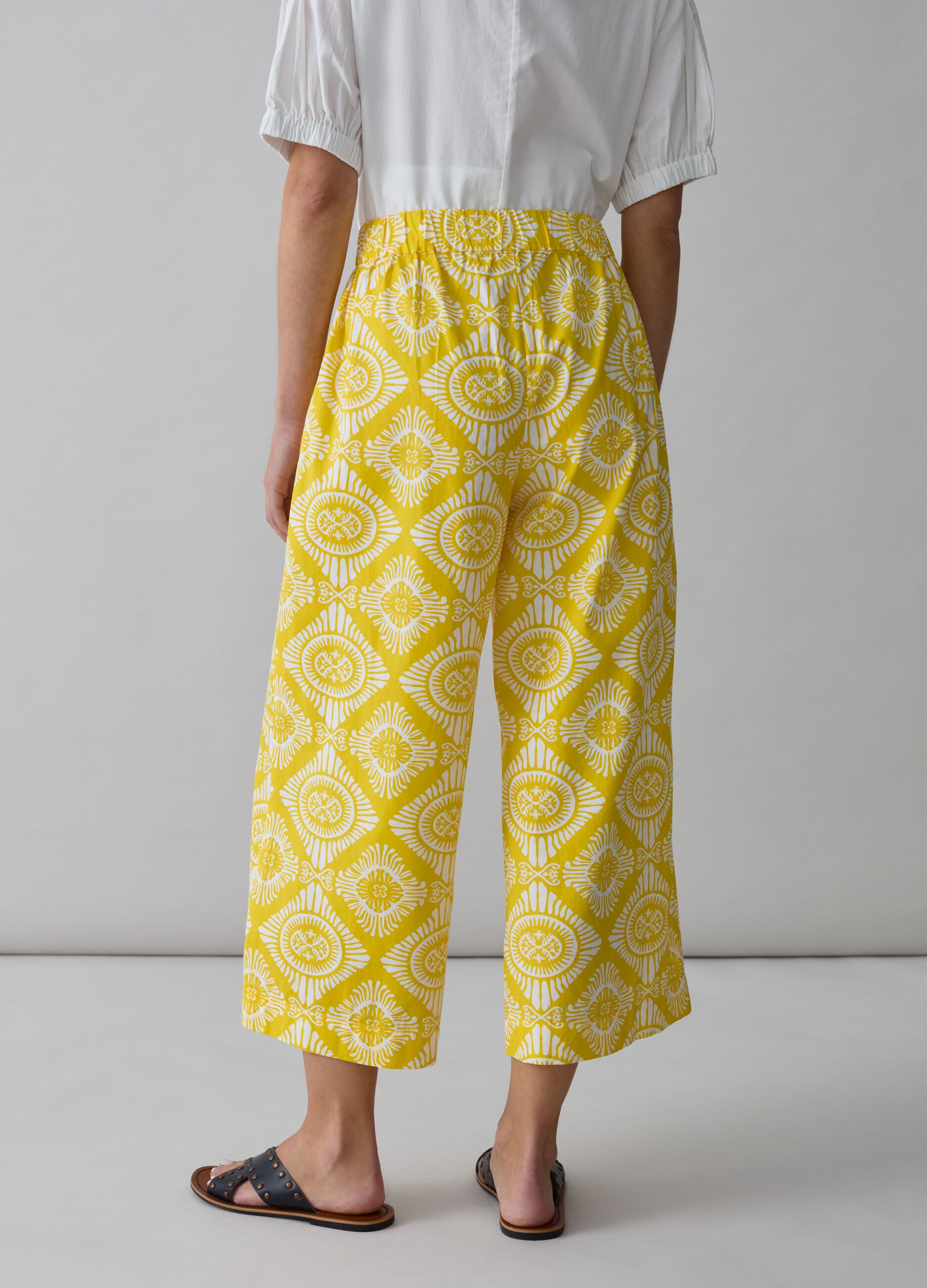 Wide-leg trousers with ethnic pattern_2