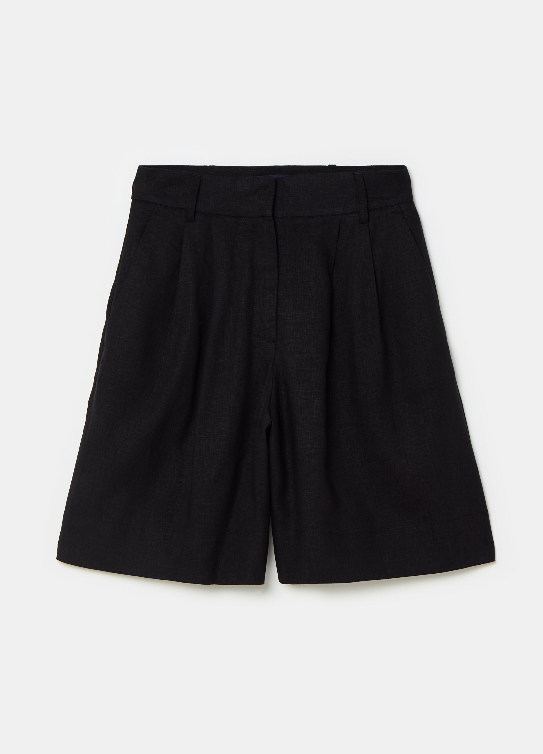 Contemporary shorts with pleating_4