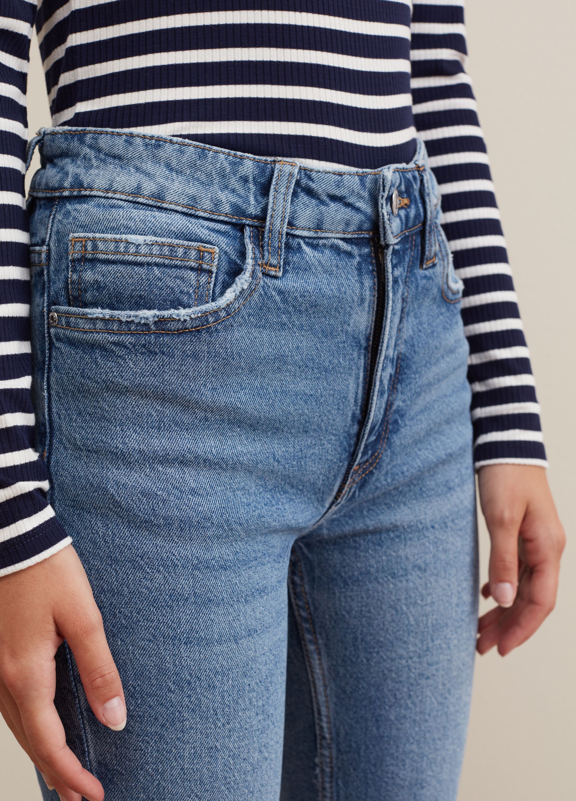 Flare-fit cropped jeans