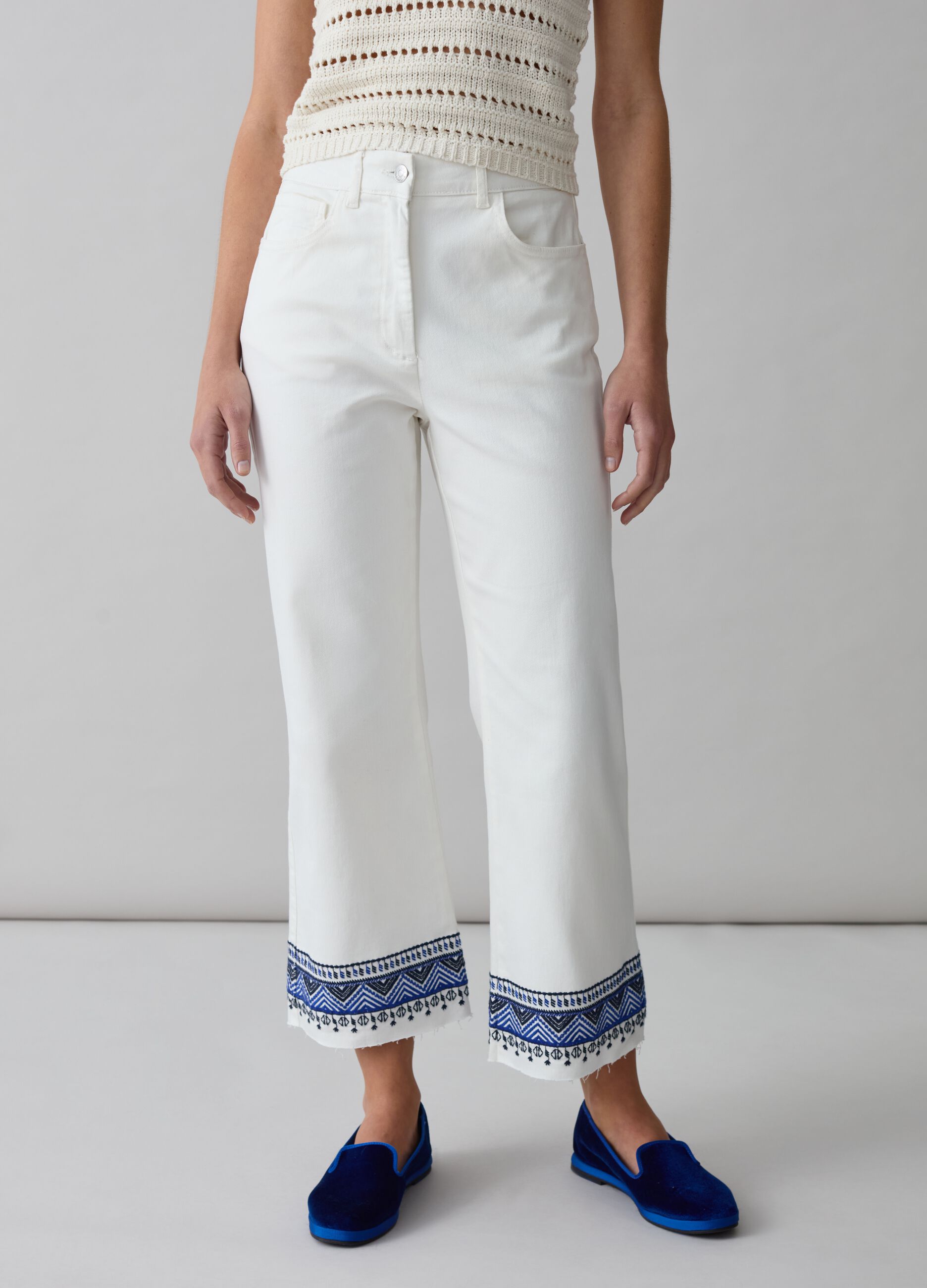 Wide-leg jeans with ethnic embroidery_1