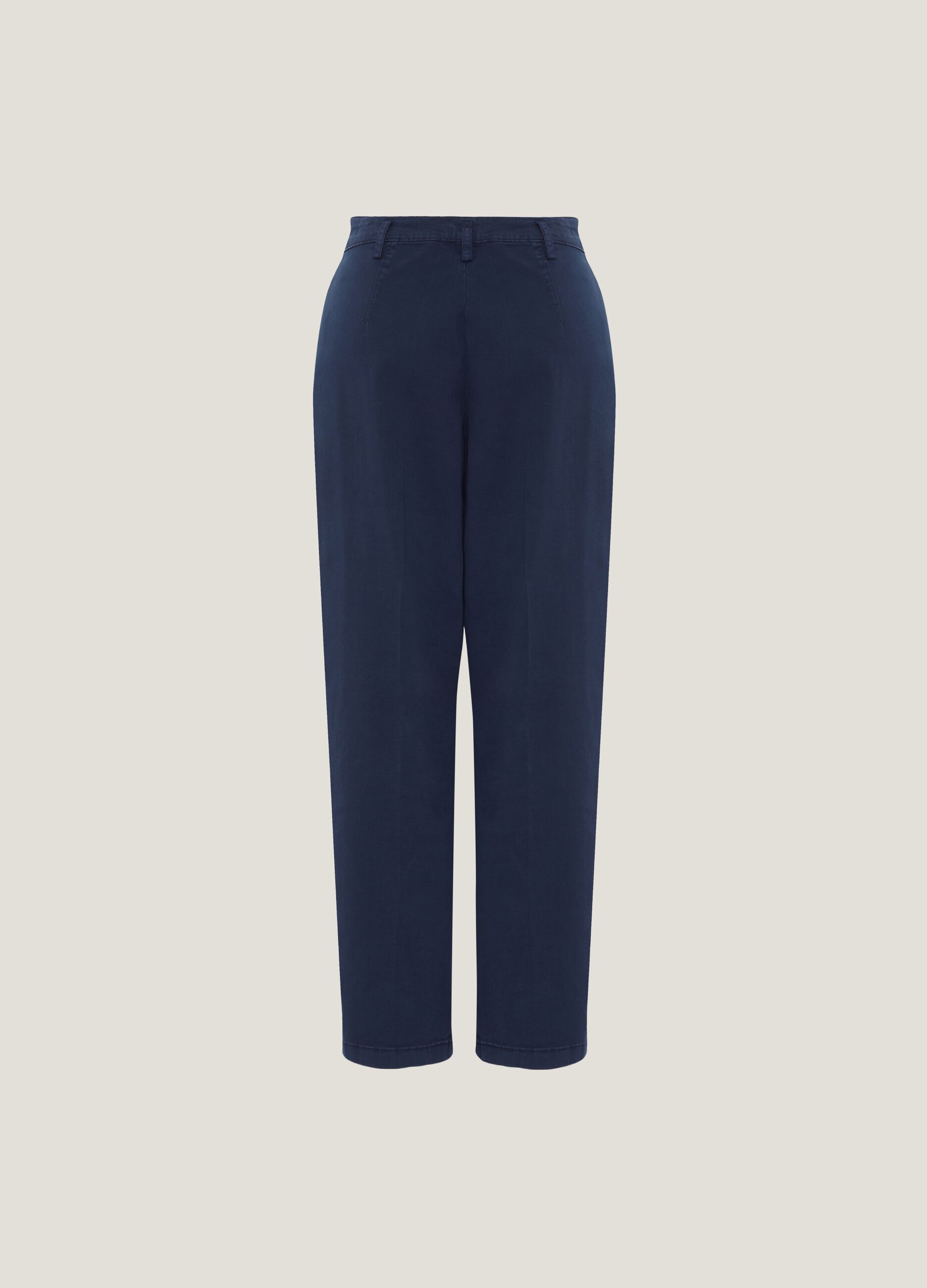 Cropped chino trousers with darts_4