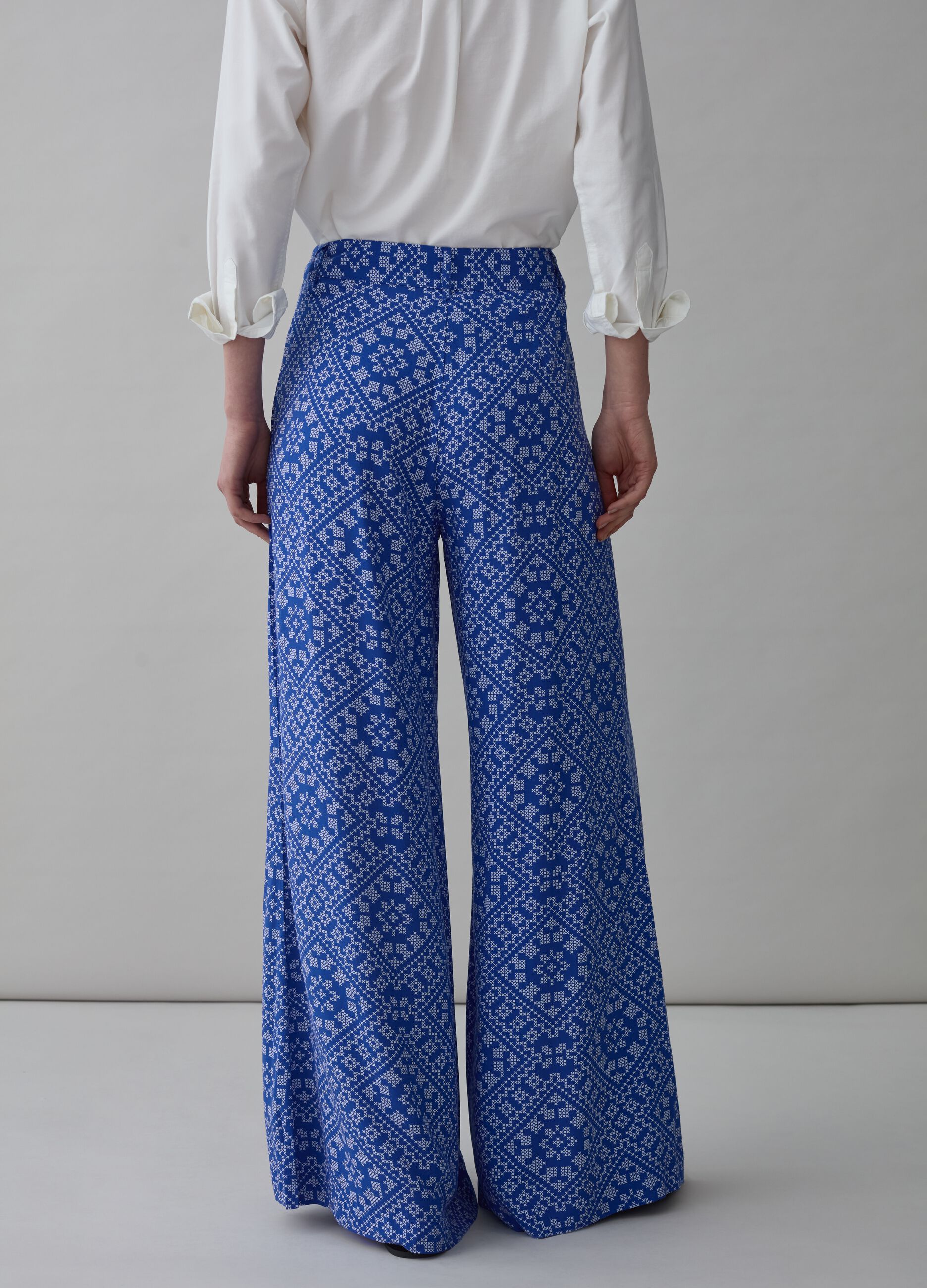 Flare-fit trousers in viscose with print