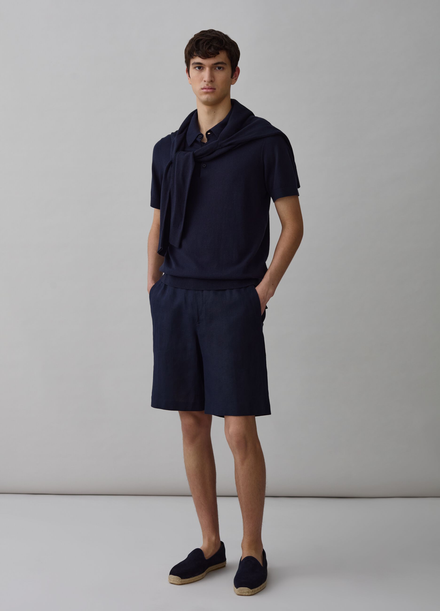 Contemporary Bermuda shorts in linen_0