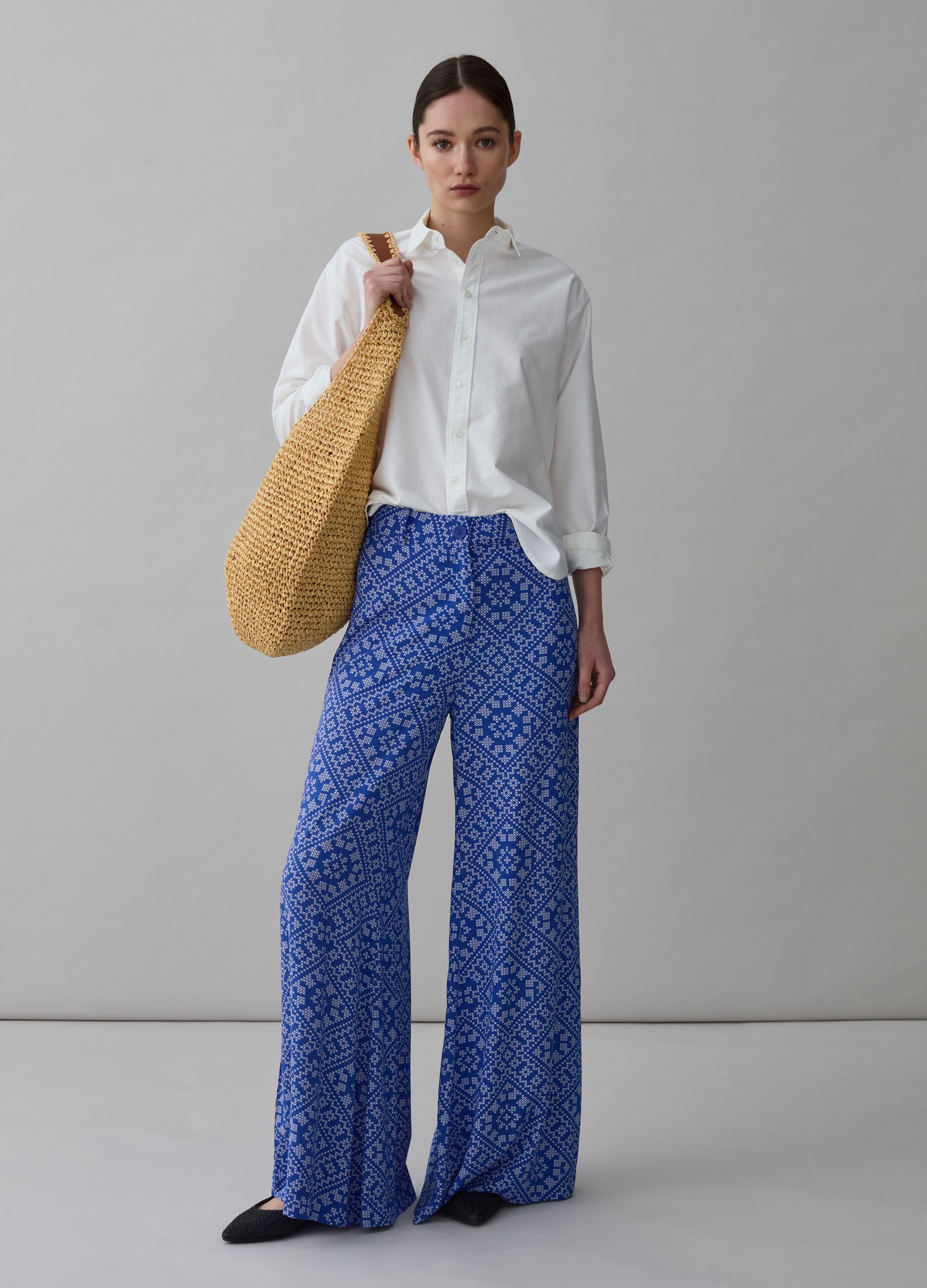 Flare-fit trousers in viscose with print_0