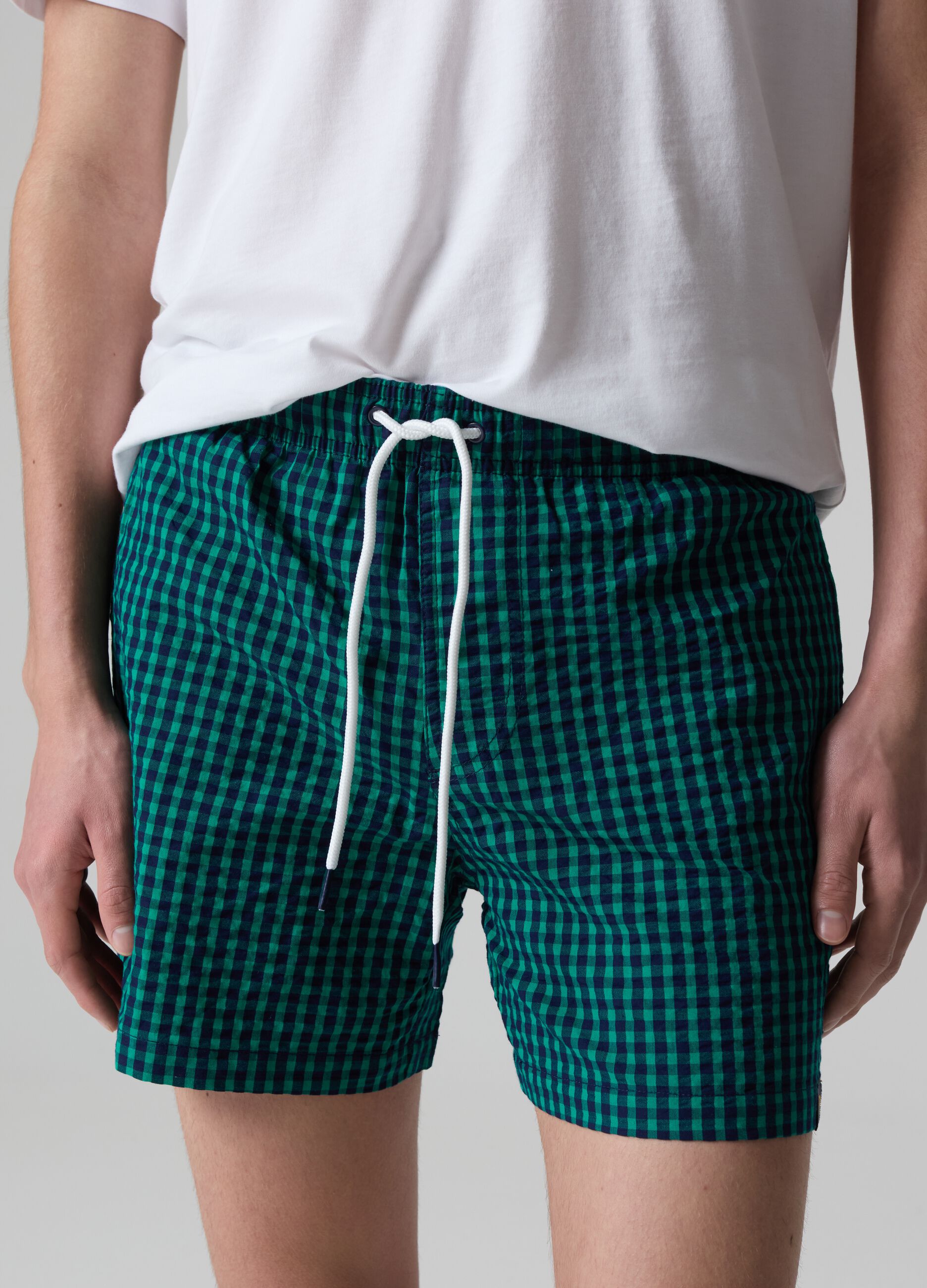 Bermuda swim shorts in gingham seersucker_2