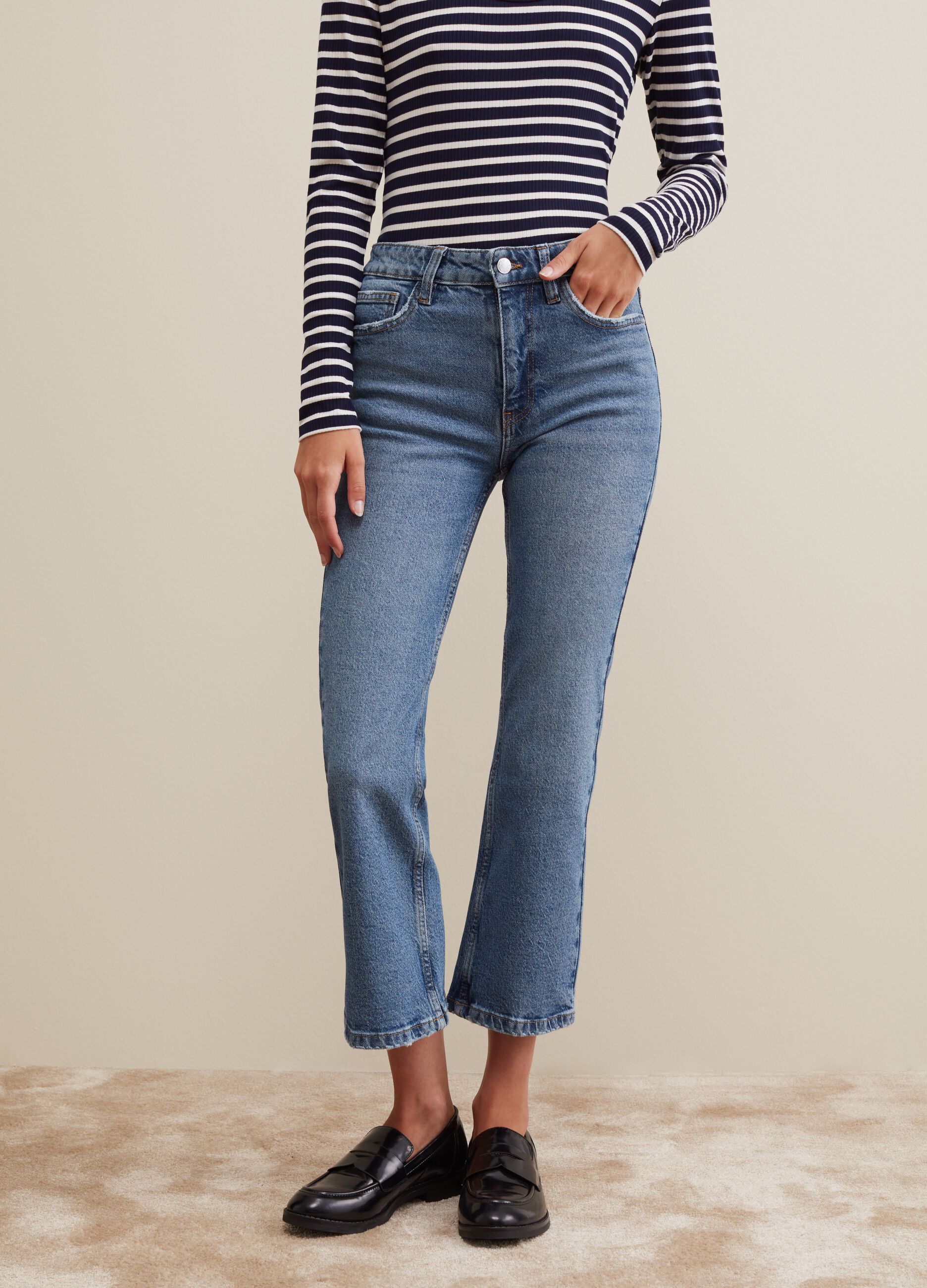 Flare-fit cropped jeans_1