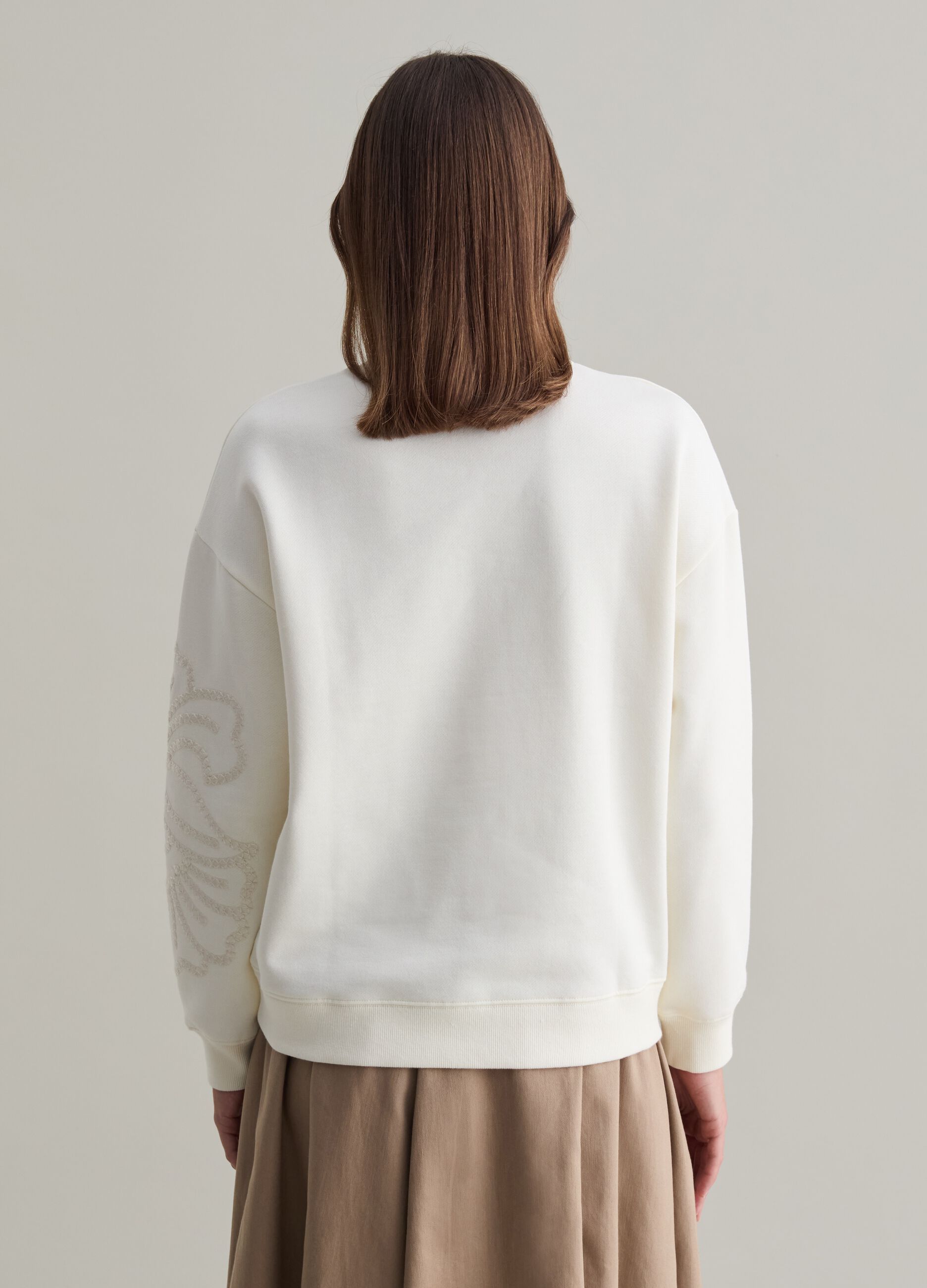 Sweatshirt with floral embroidery_2