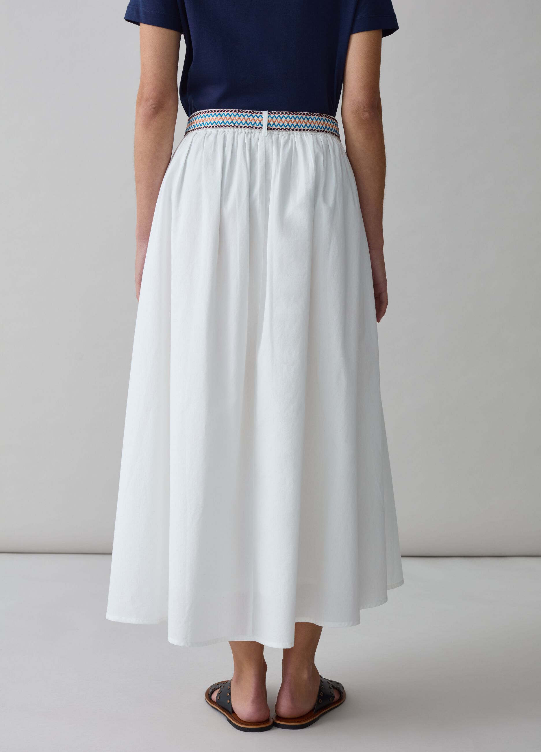 Long skirt with ethnic belt_2