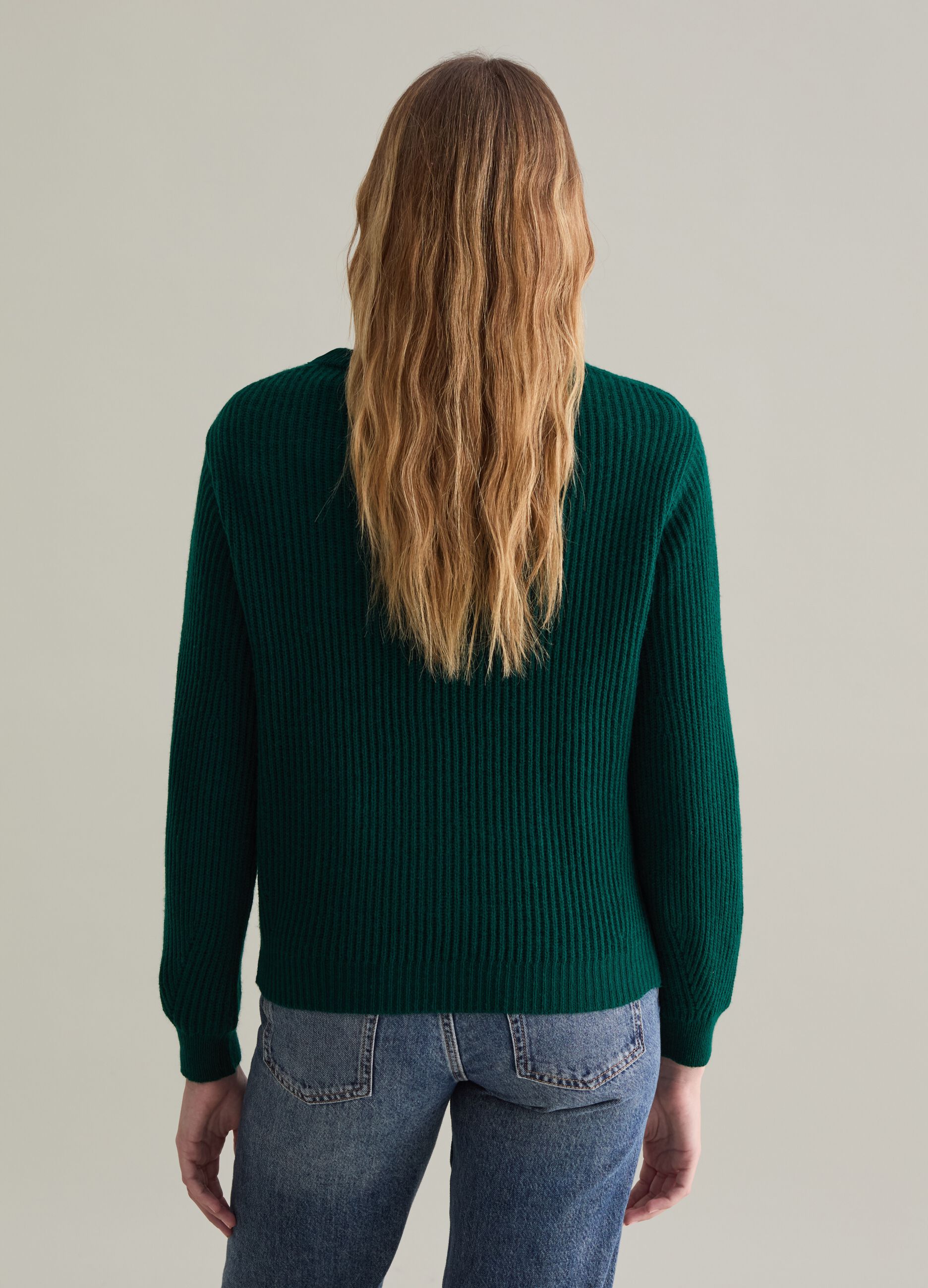 Ribbed pullover with round neckline