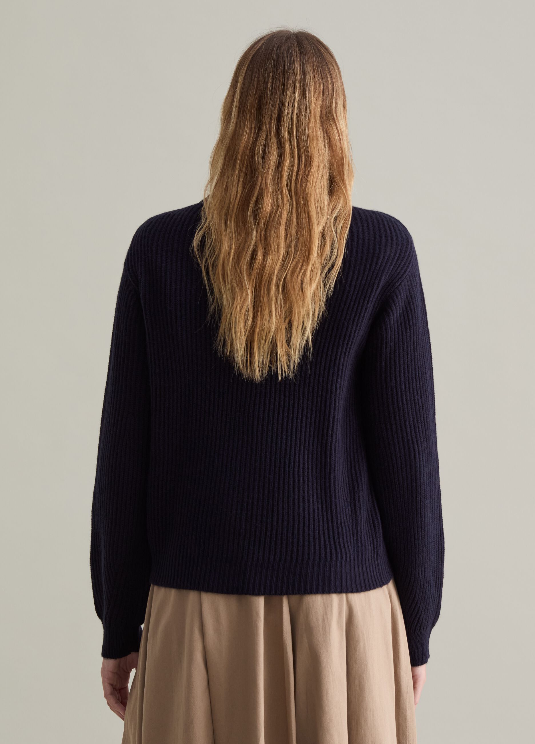 Ribbed pullover with round neckline_2